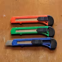 کاتر دسته پلاستیکی 