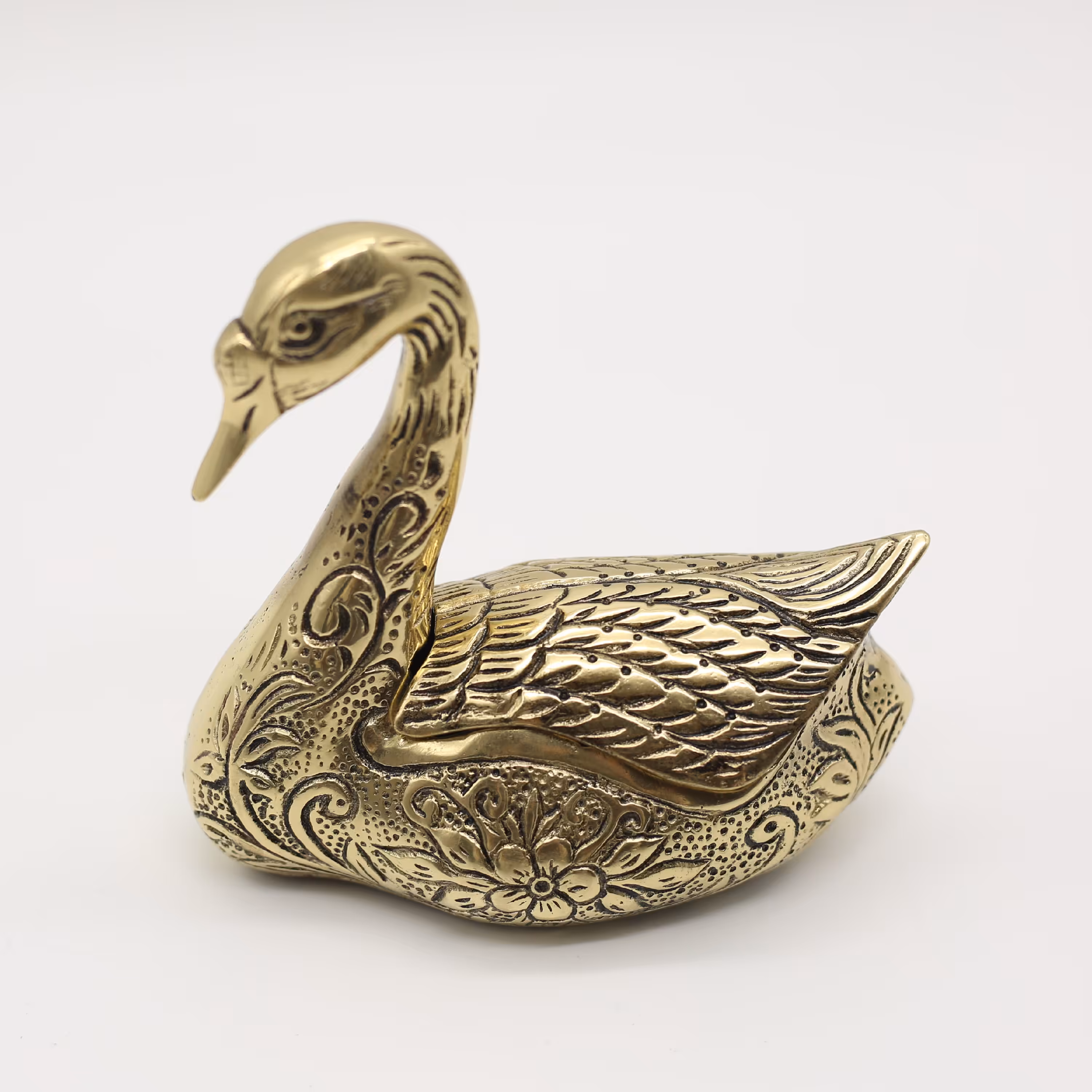 مجسمه برنزی طرح قو