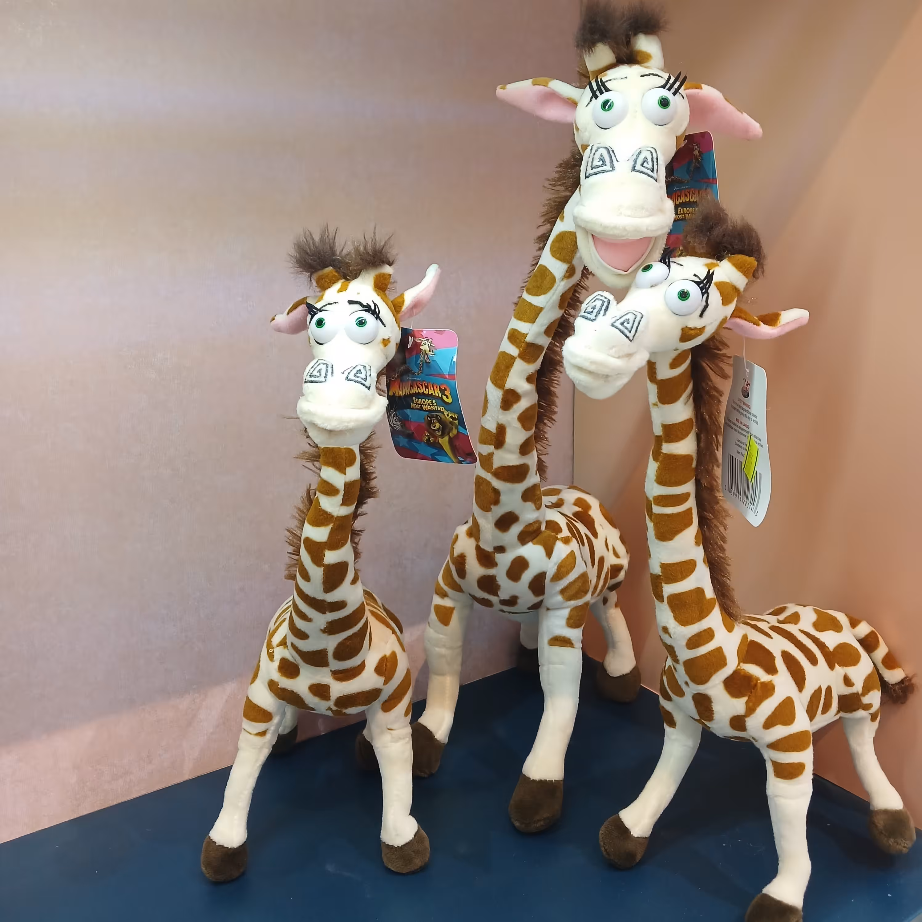 عروسک پولیشی زرافه ماداگاسکار  مفصلی برند و اورجینال سایز 35 سانتی متر 