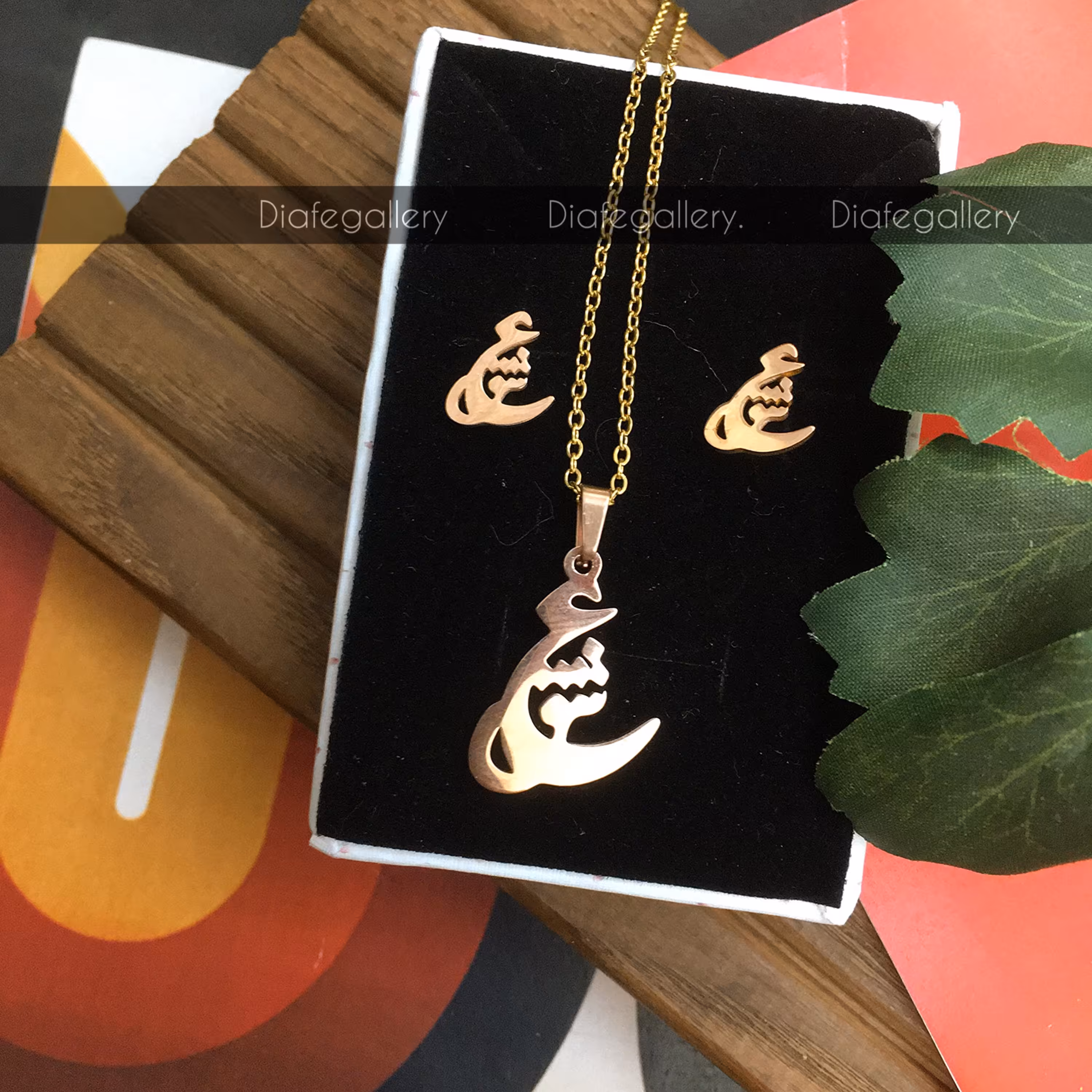 نیمست استیل طرح عشق زنانه و دخترانه  گوشواره گردنبند و زنجیر استیل رنگ ثابت