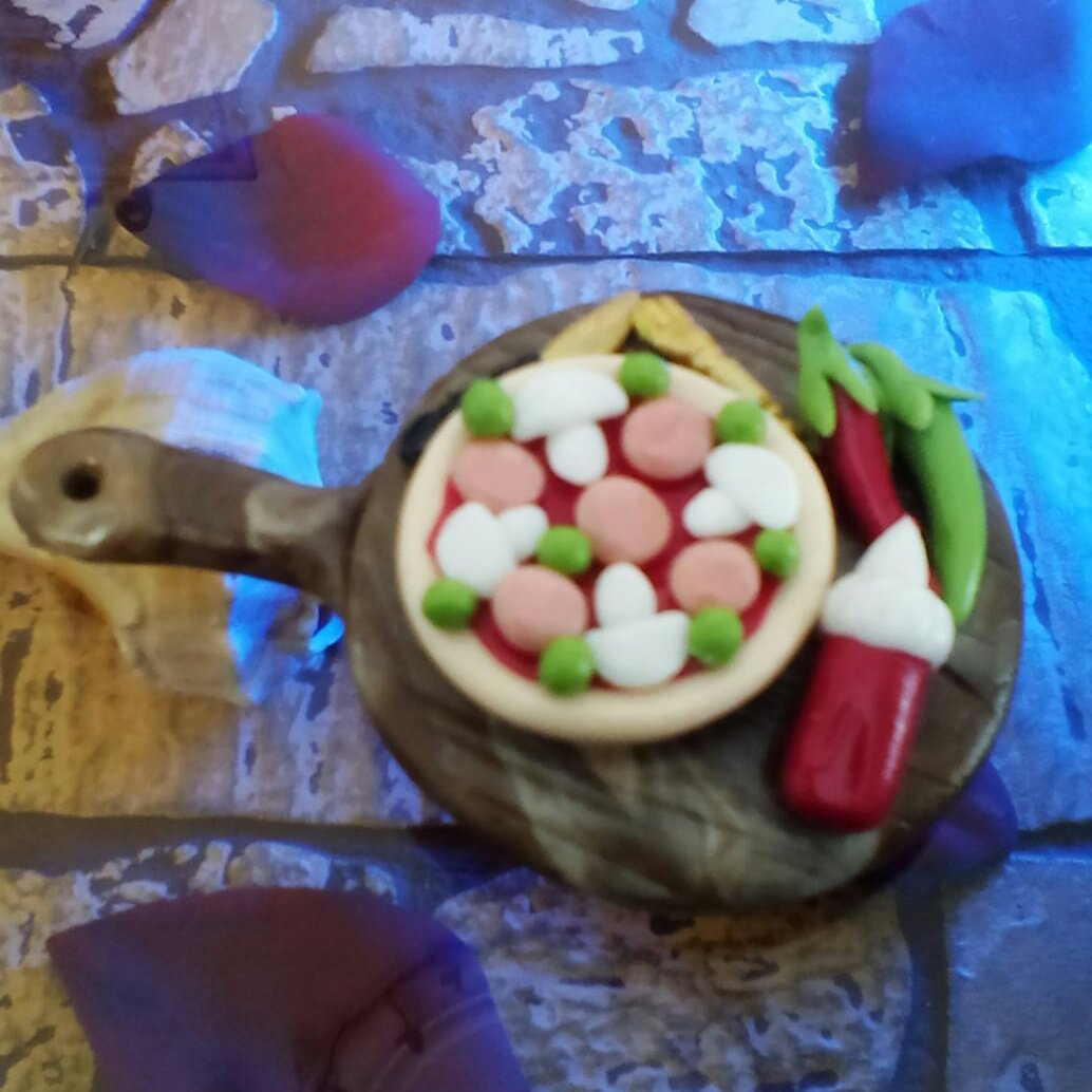 مگنت دست ساز خمیر ایتالیایی پشت کار آهن ربا نصب شده قابل استفاده بر روی سطوح فلزی