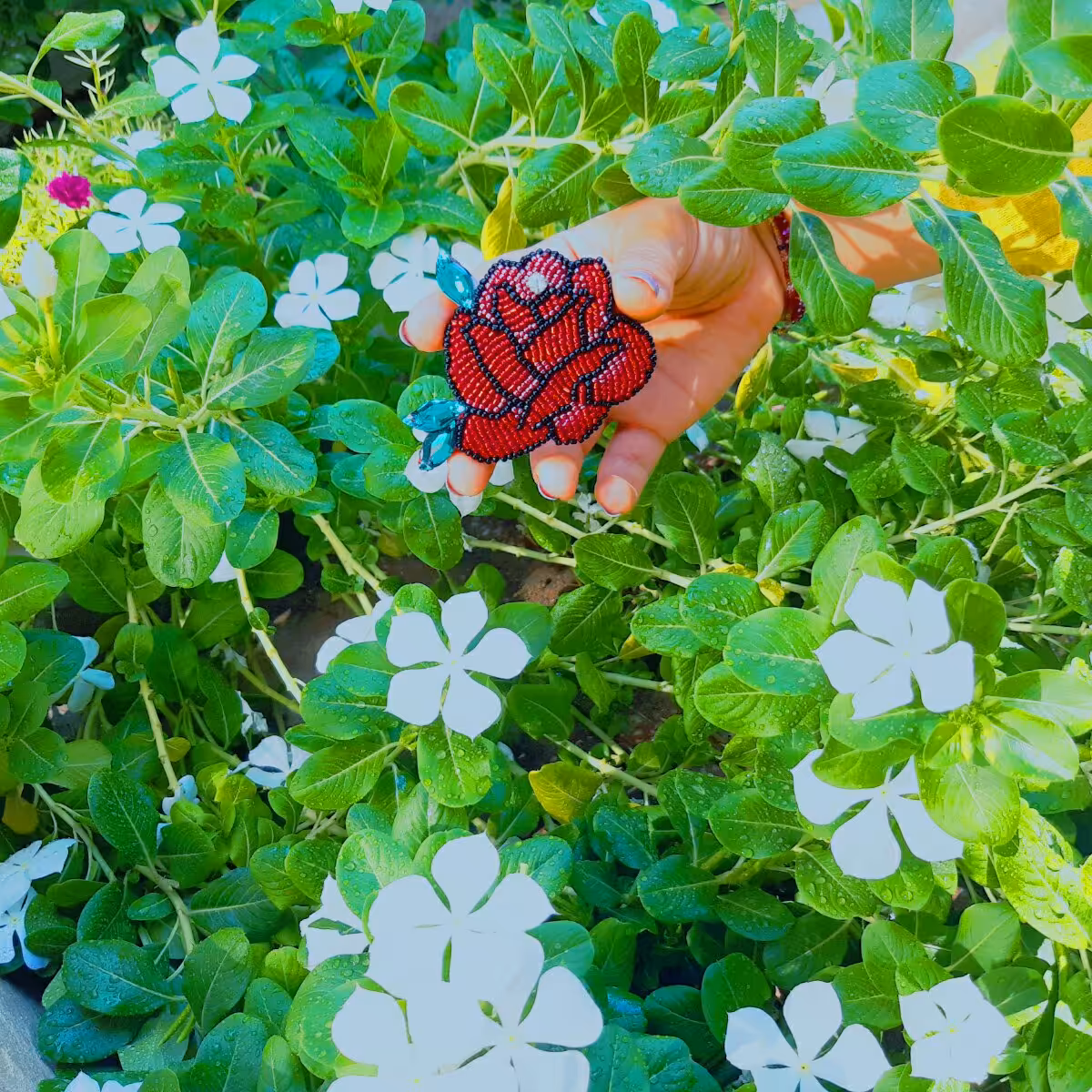 سنجاق سینه مهره دوزی طرح  رز