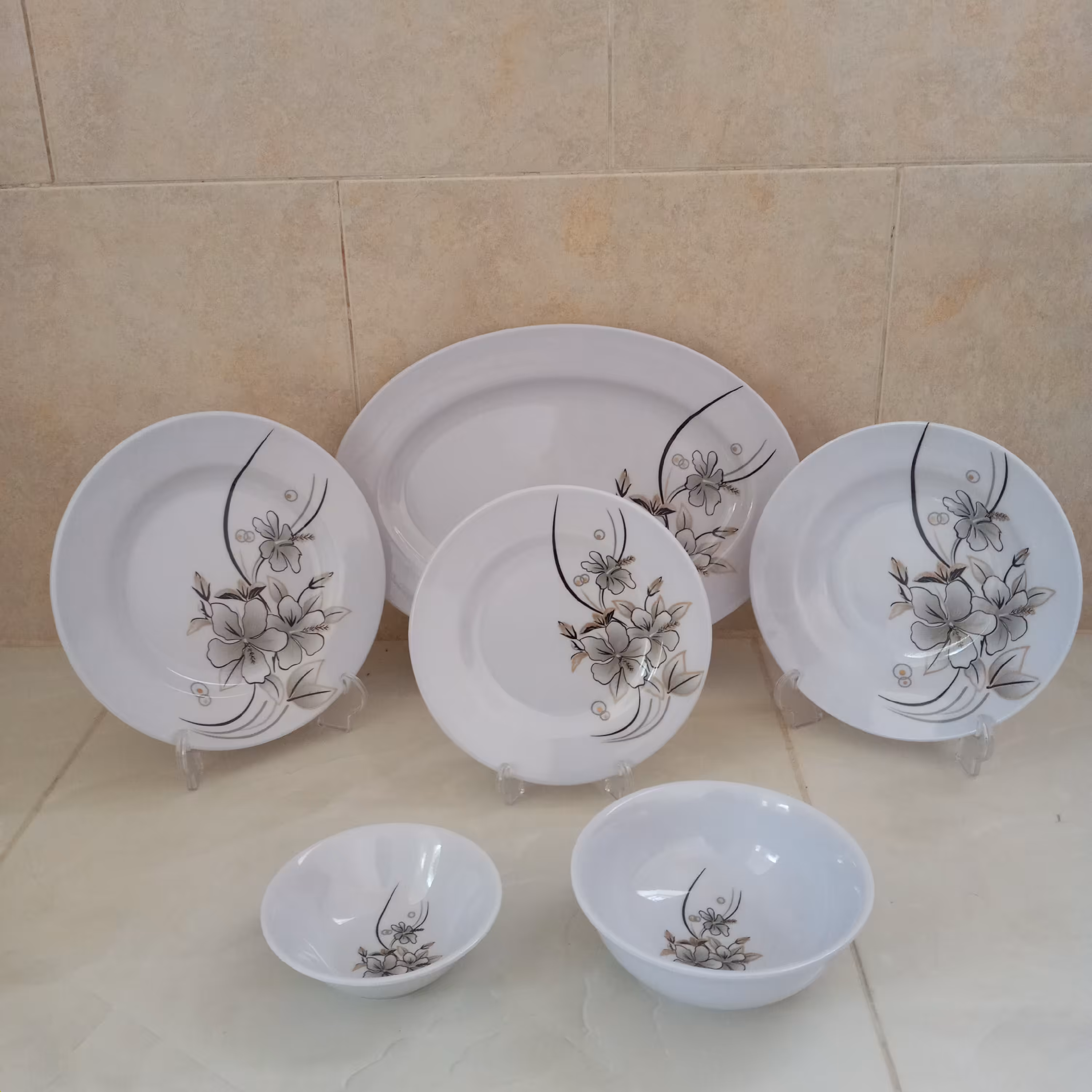 ملامین 31 پارچه 6 نفره مارک سپید یزد دارای استاندارد جنس درجه یک تولید کارخانه یزد جنس بسیار عالی طرح نقره ای