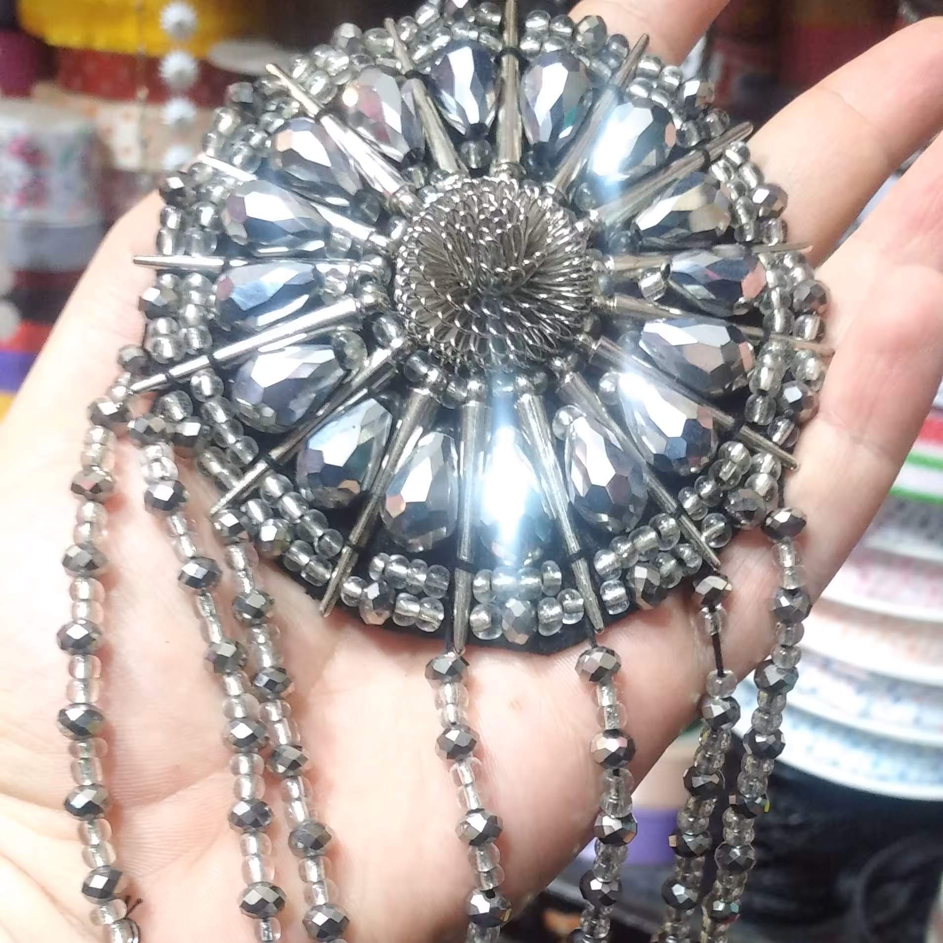 سردوشی مجلسی آویزدار نقره‌ای 1عدد