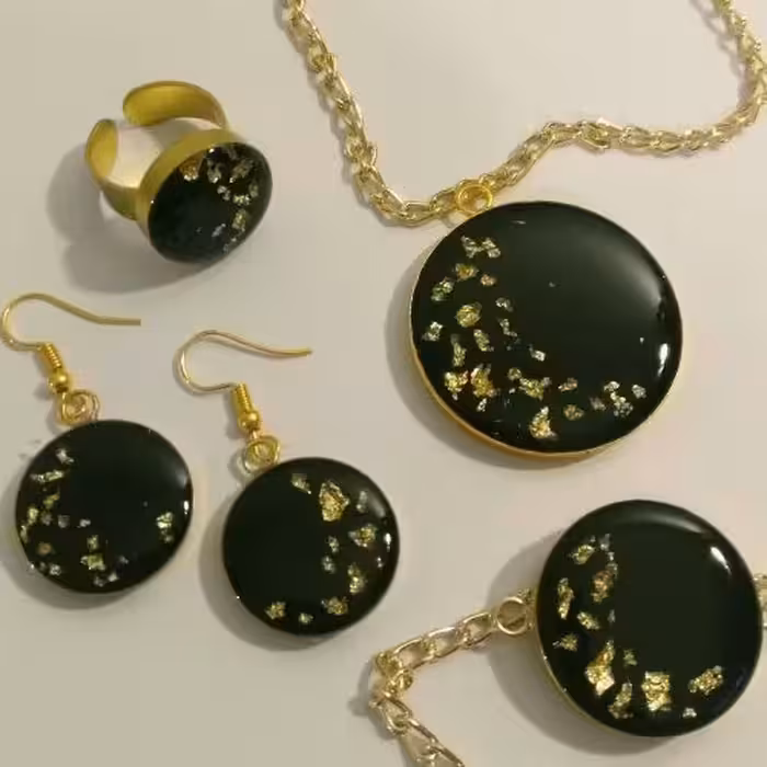 ست کامل رزینی زنجیر 45سانت قفل رنگ ثابت جنس نمام قاب از بهترین برنج جنس تمام زنجیر ها از بهترین استیل رزین عالی وبراق 