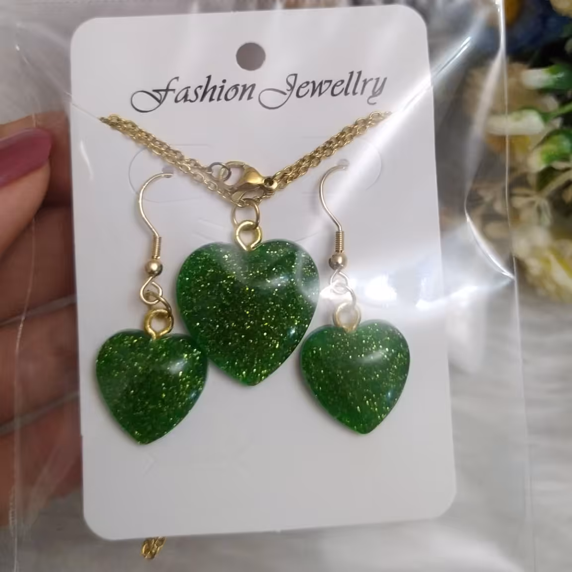 نیم ست رزینی رنگ سبز شامل گردنبند و گوشواره با زنجیر استیل رنگ ثابت