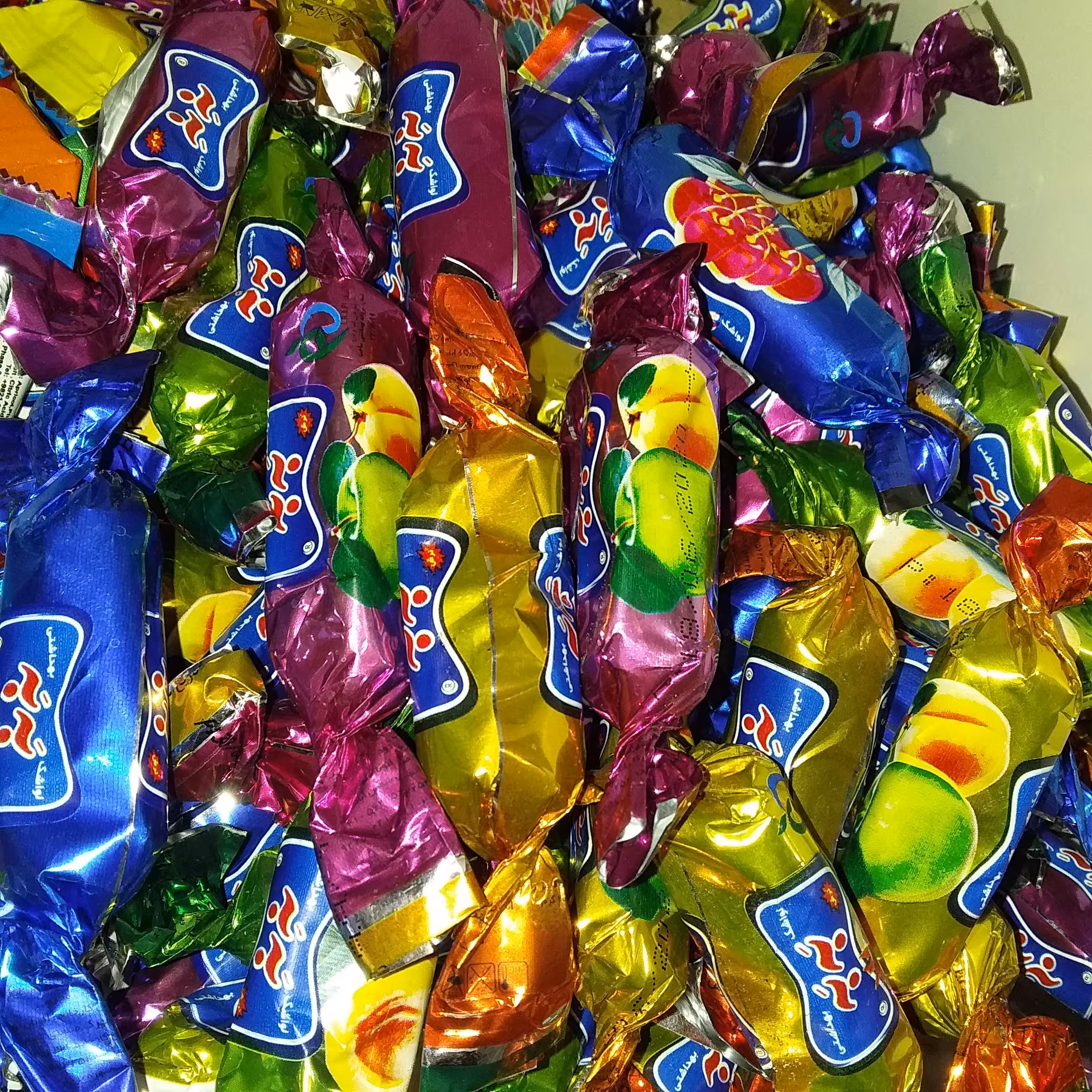 لواشک ملس و خوشمزه و در طعم های سیب🍏، انار🍅، هلو🍑 و آلبالو🍒 دربسته بندی 1000 گرمی