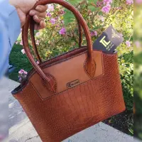 کیف دستی زنانه چرم طبیعی و دست دوز کد63تیاراچرم مشهد 