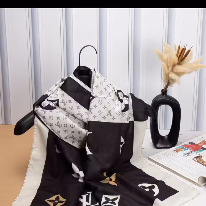 شال سوپر نخ  دو دوخت  چاپ دیجیتال  اصلا سر نیست کیفیت متفاوت دارای رنگ وطرح  متنوع 