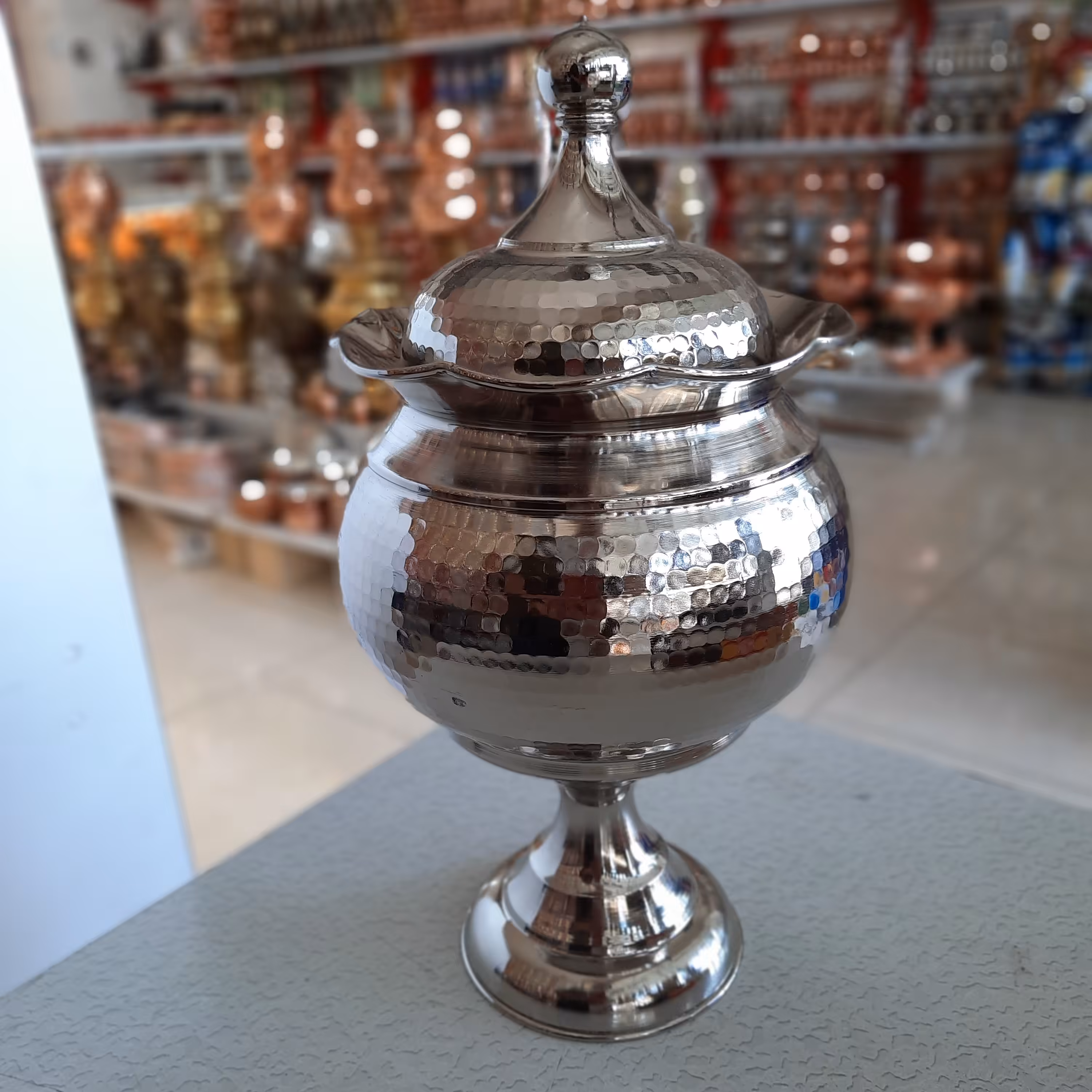 آجیل خوری سایز بررگ مسی کروم وزن 700 گرم ارتفاع 31 سانت