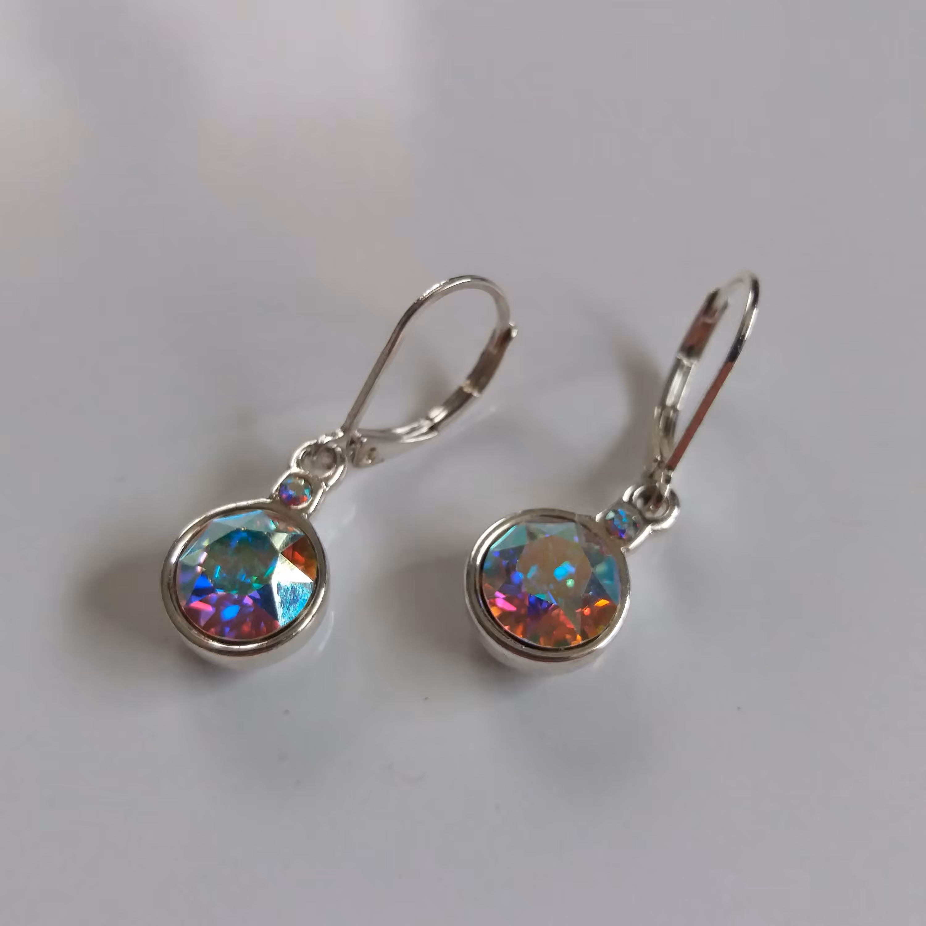 گوشواره نگین سواروسکی هفت رنگ قفل کلیپسی برند acc دارای بارکد اصالت کالا