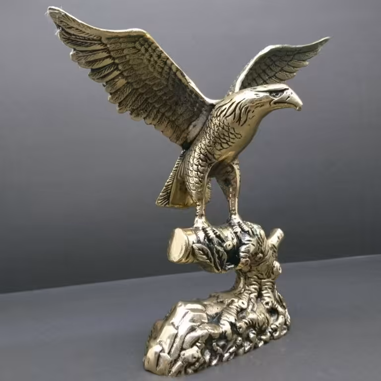 عقاب تنه درختی