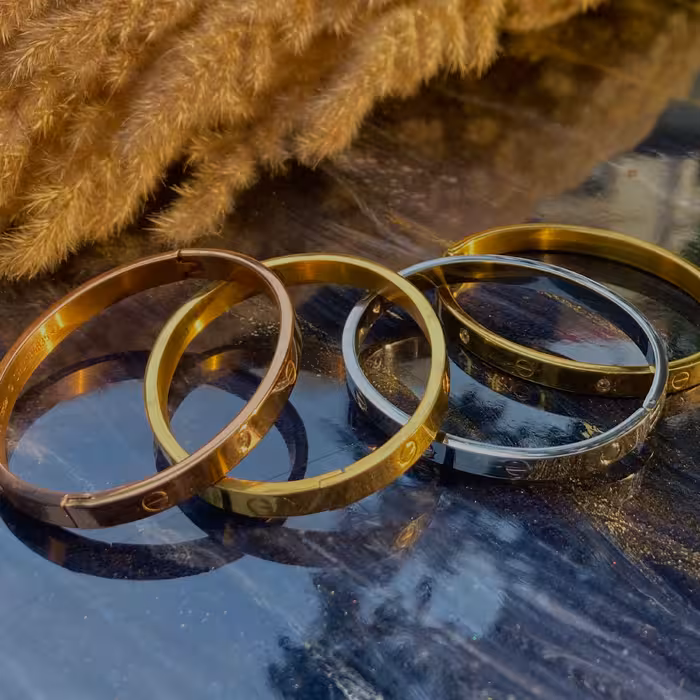 دستبند کارتیر ساده و نگین دار