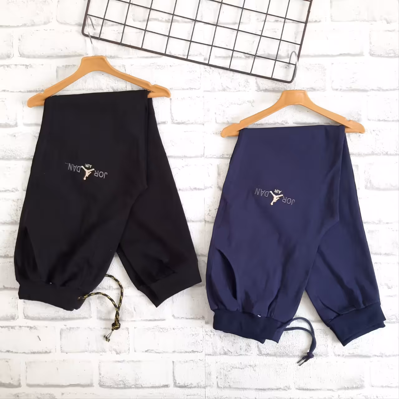 شلوار اسلش دخترانه و پسرانه رنگ سورمه ای و مشکی سایز 95 و 100 طرح AIR کد689n