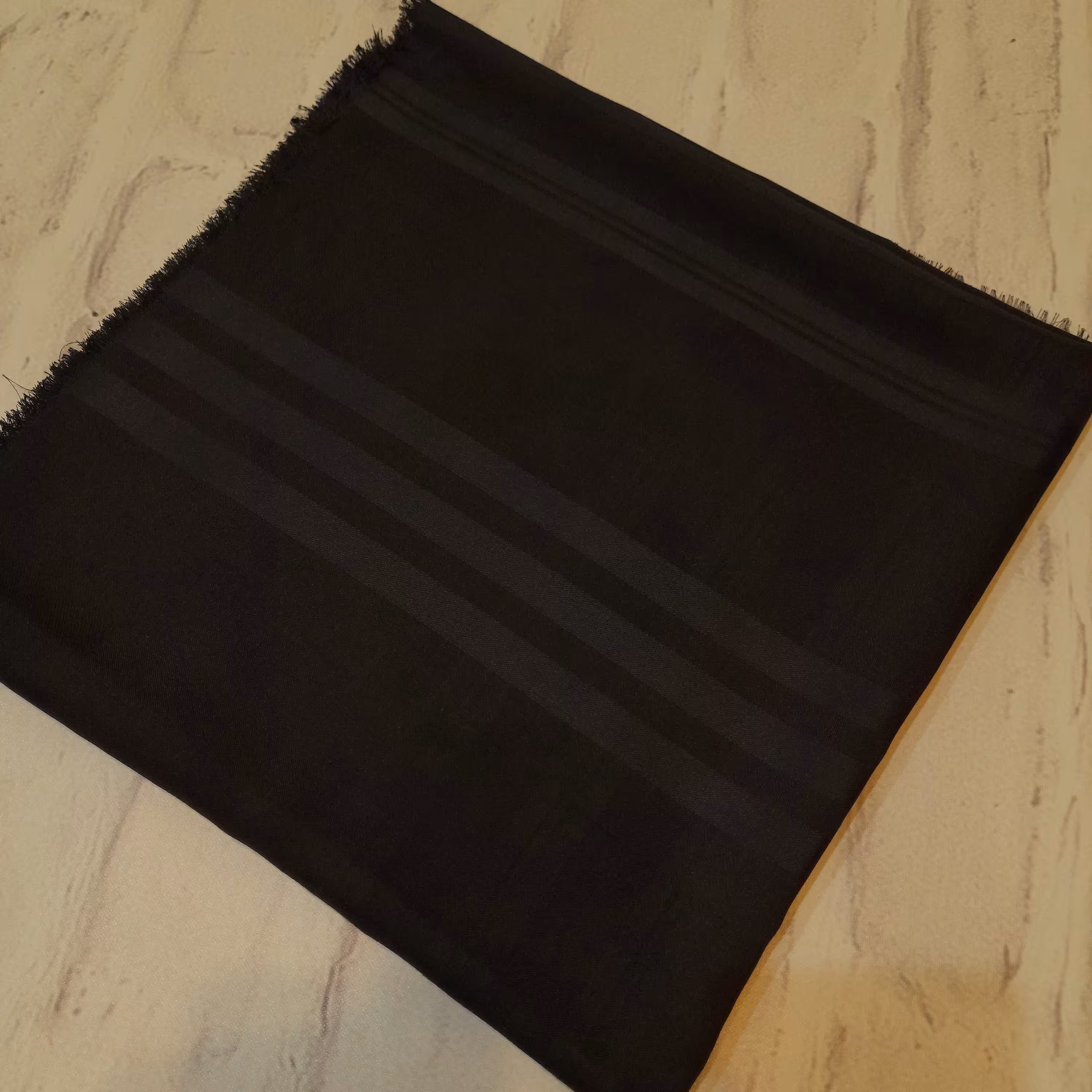 روسری مشکی طرحدارنخی قواره 125 چروک نمیشه سُرنمیخوره