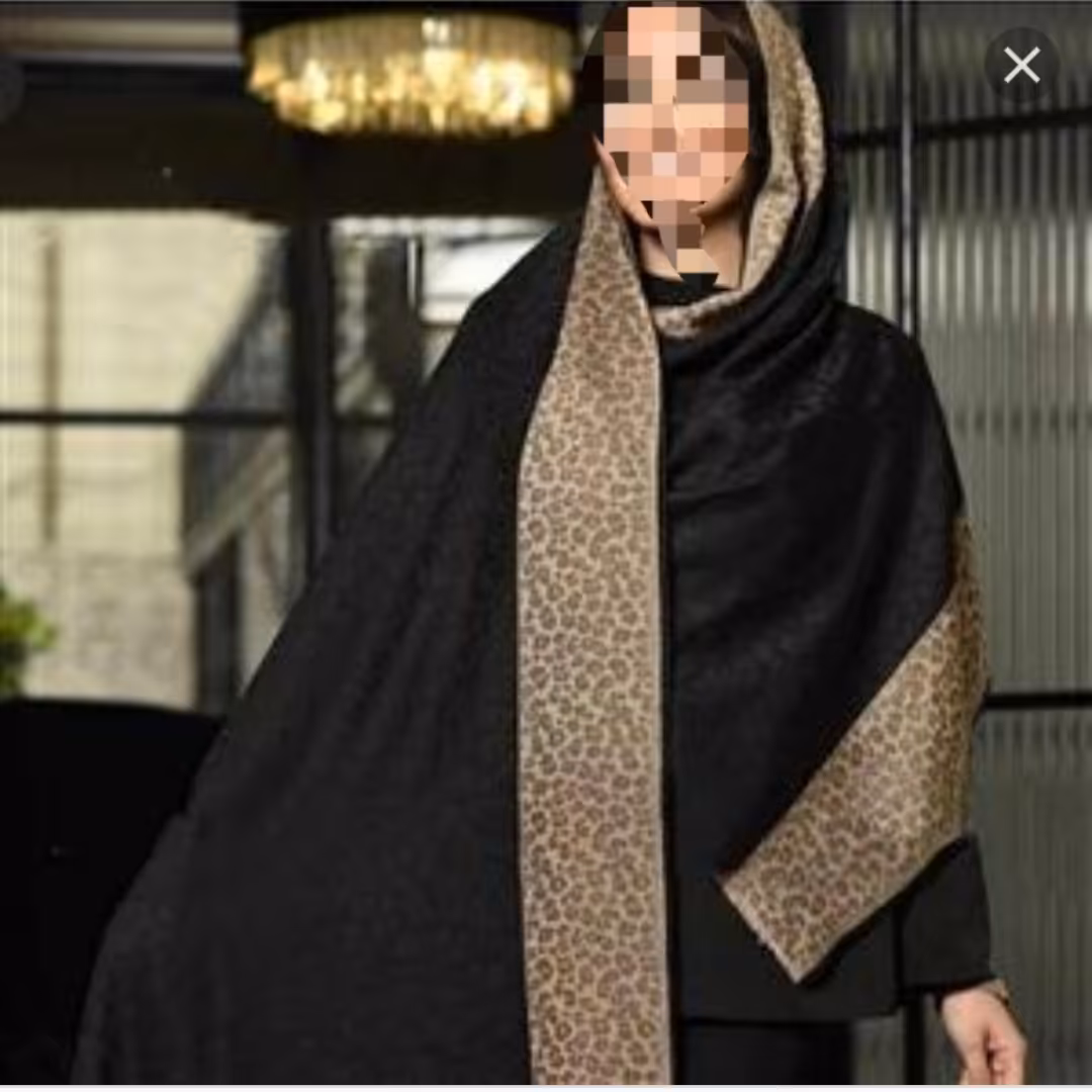 شال مشکی حاشیه پلنگی ژاکاردجنس نخی عرض1متردر2مترحاشیه نقره ای وطلایی 