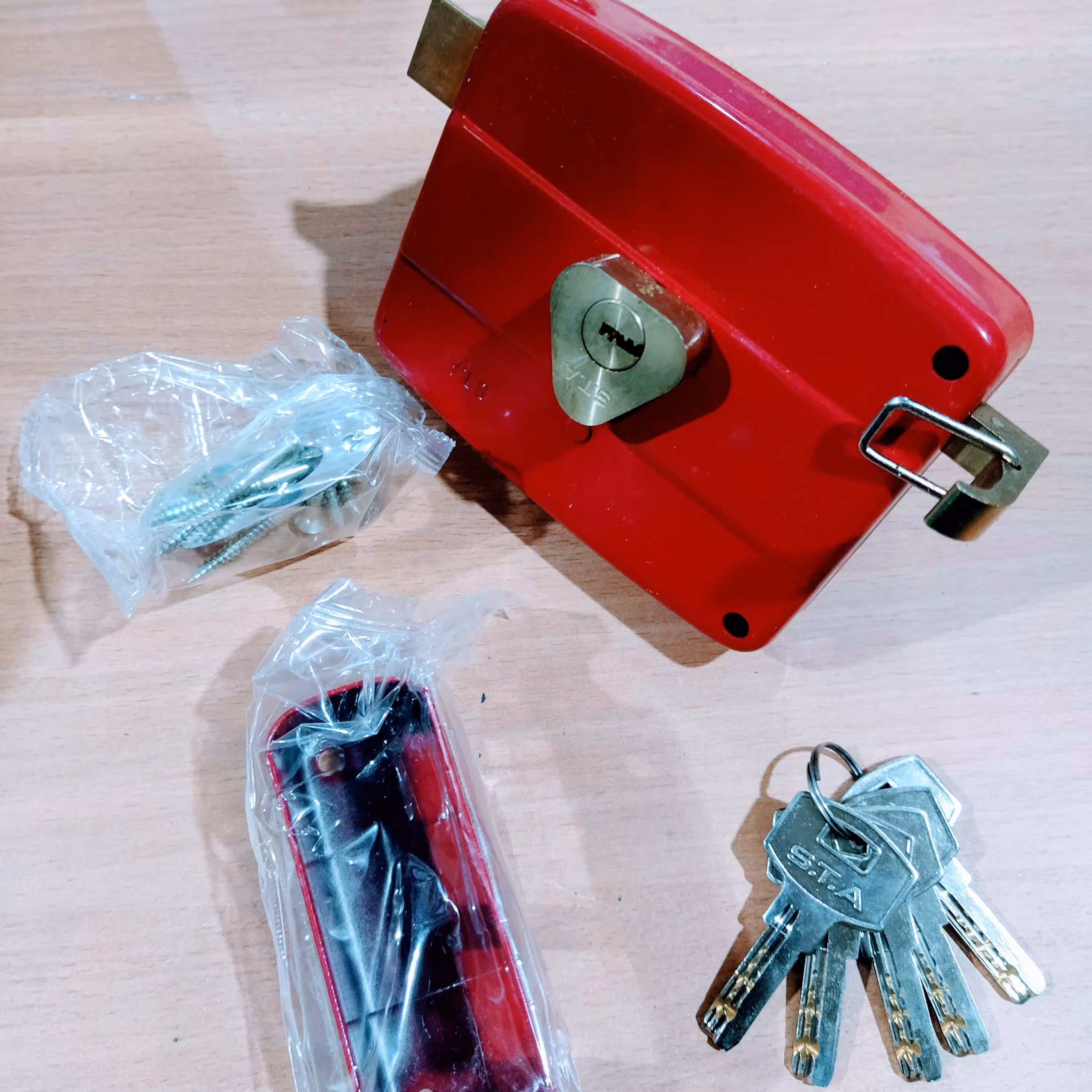 قفل حیاطی s t a 