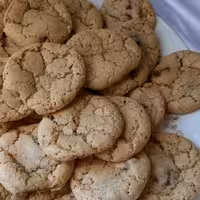 کوکی شکرقهوه ای باتکه های شکلات