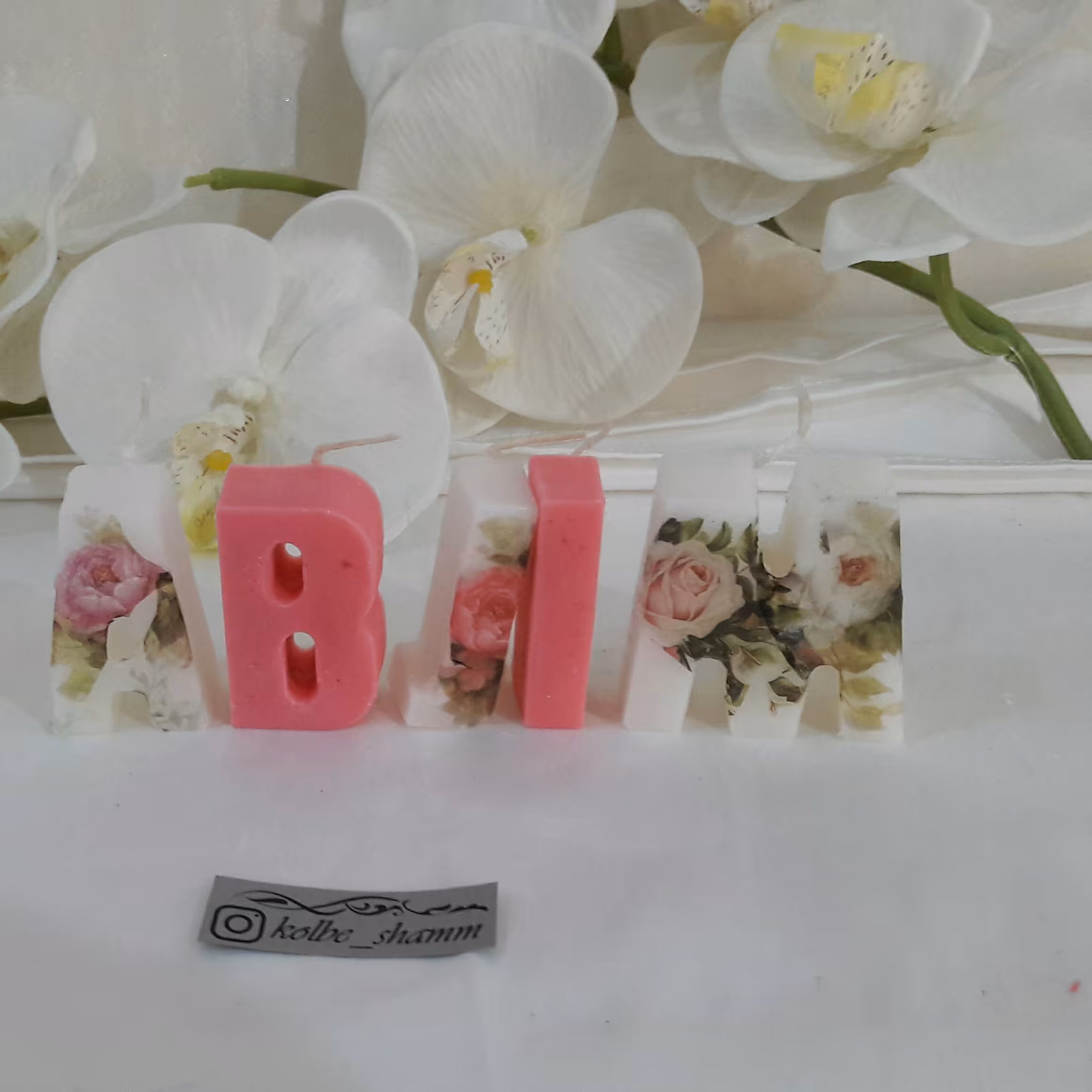 شمع حروف دکوپاژ شده طرح گل