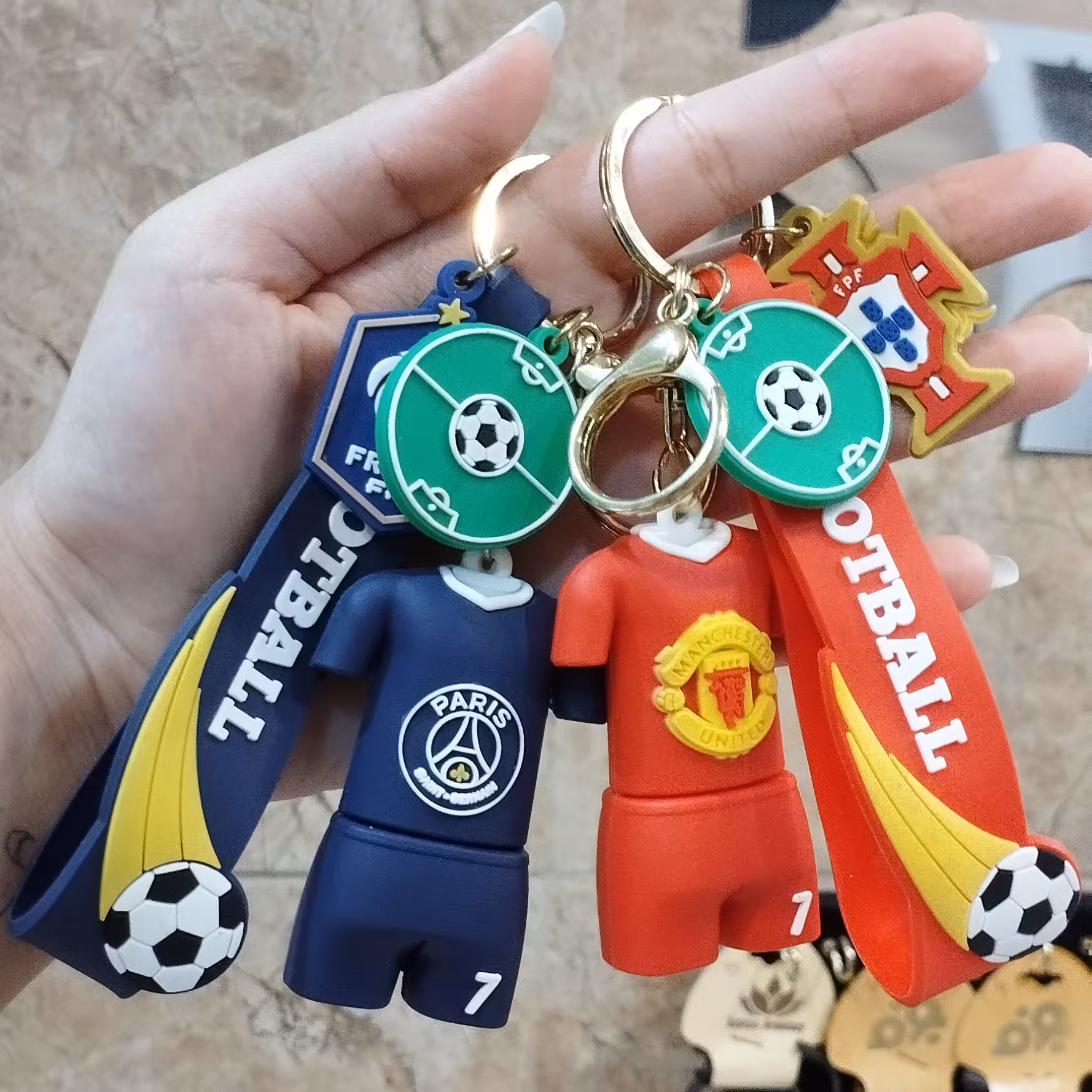 جاسوییچی لباس ورزشی