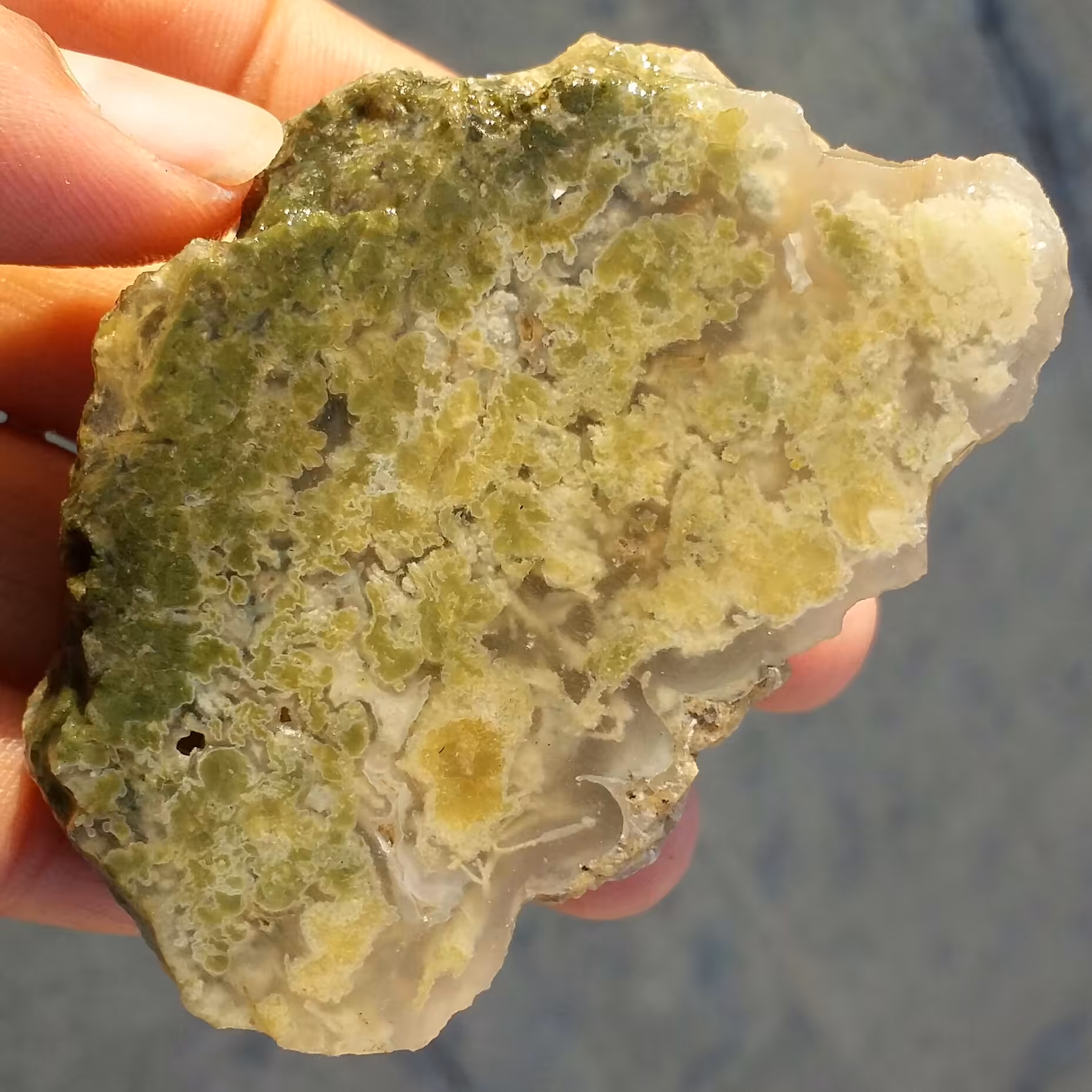 اسلایس سنگ راف عقیق منظره سبز بسیار دیدنی شاهکار خلقت کاملا طبیعی
با قابلیت ساخت چند نگین محشر
 کد 8274