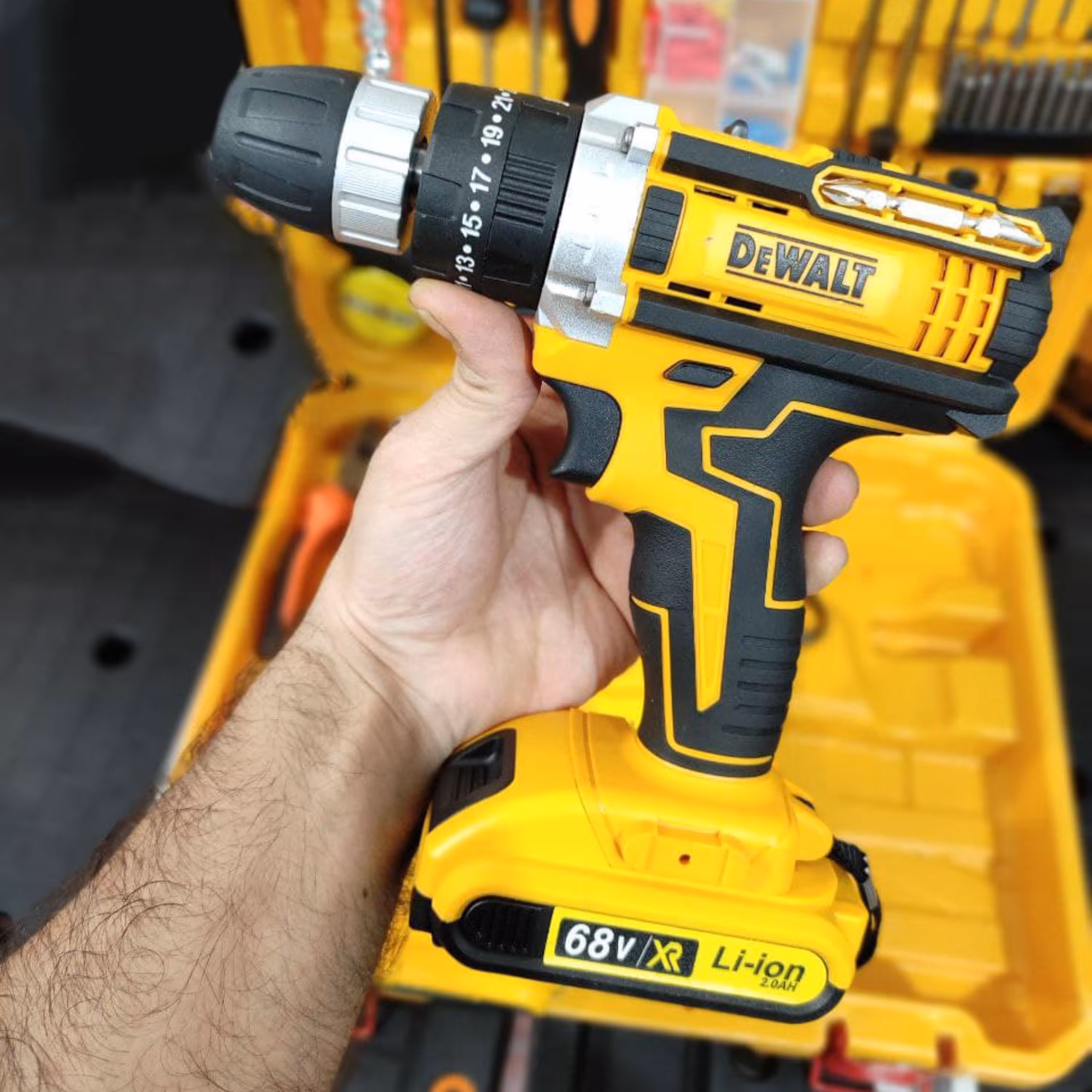 دریل شارژی دیوالت 68 ولت همراه با لوازم کامل