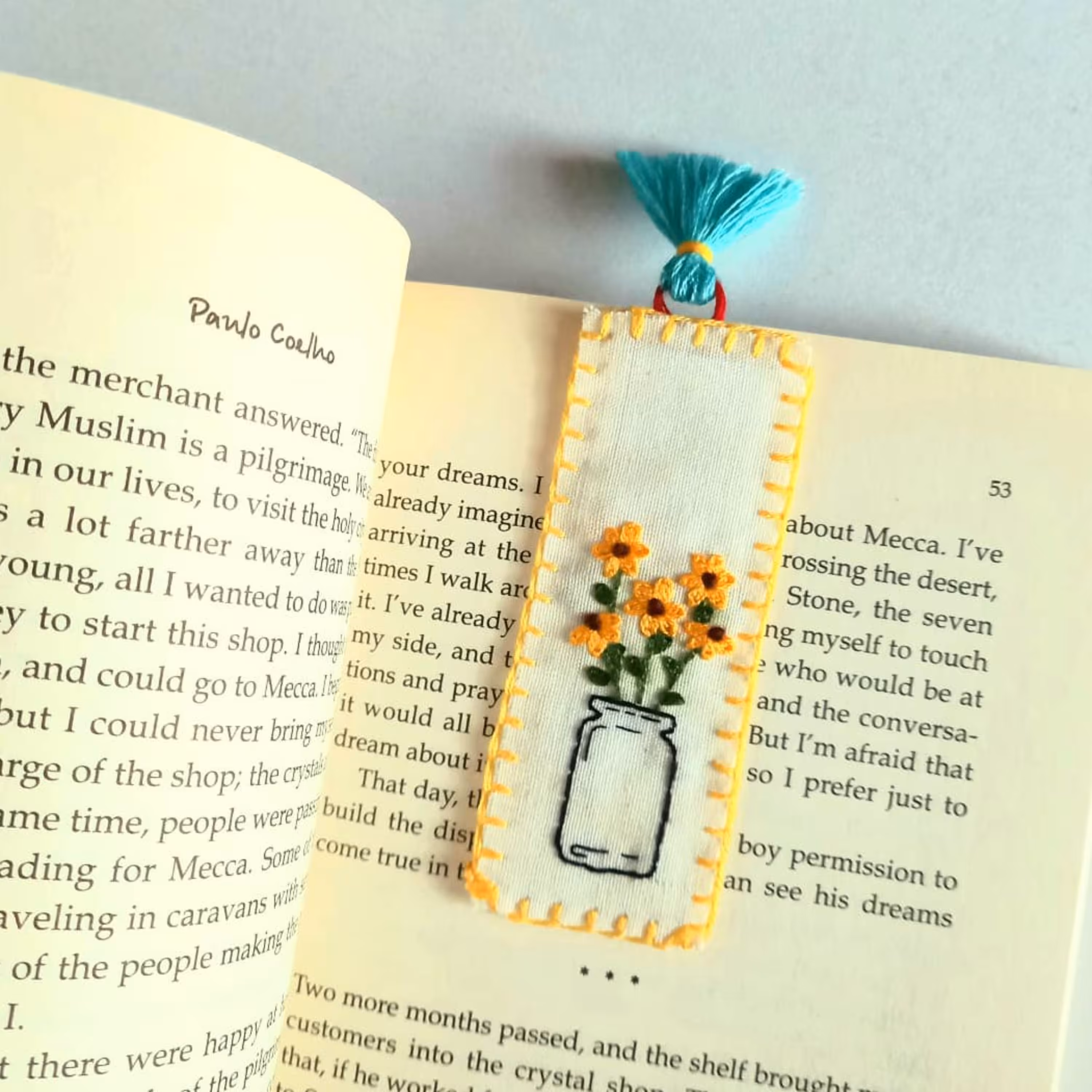 بوکمارک ( نشانگر کتاب ) پارچه ای طرح گل آفتابگردان گلدوزی شده دستساز غرفه آبی