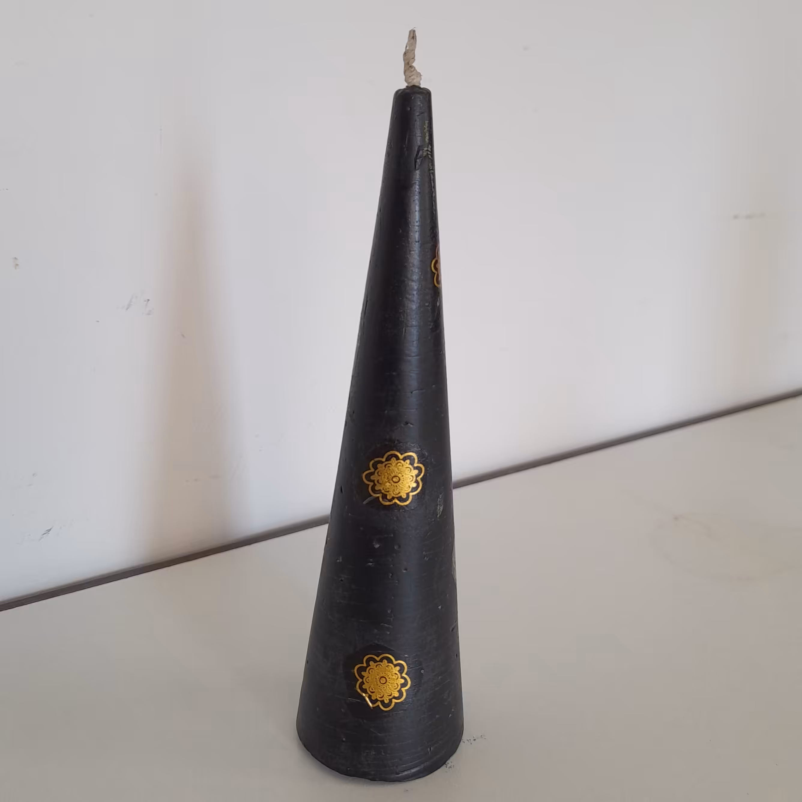 شمع مخروطی با ترانسفر طلایی