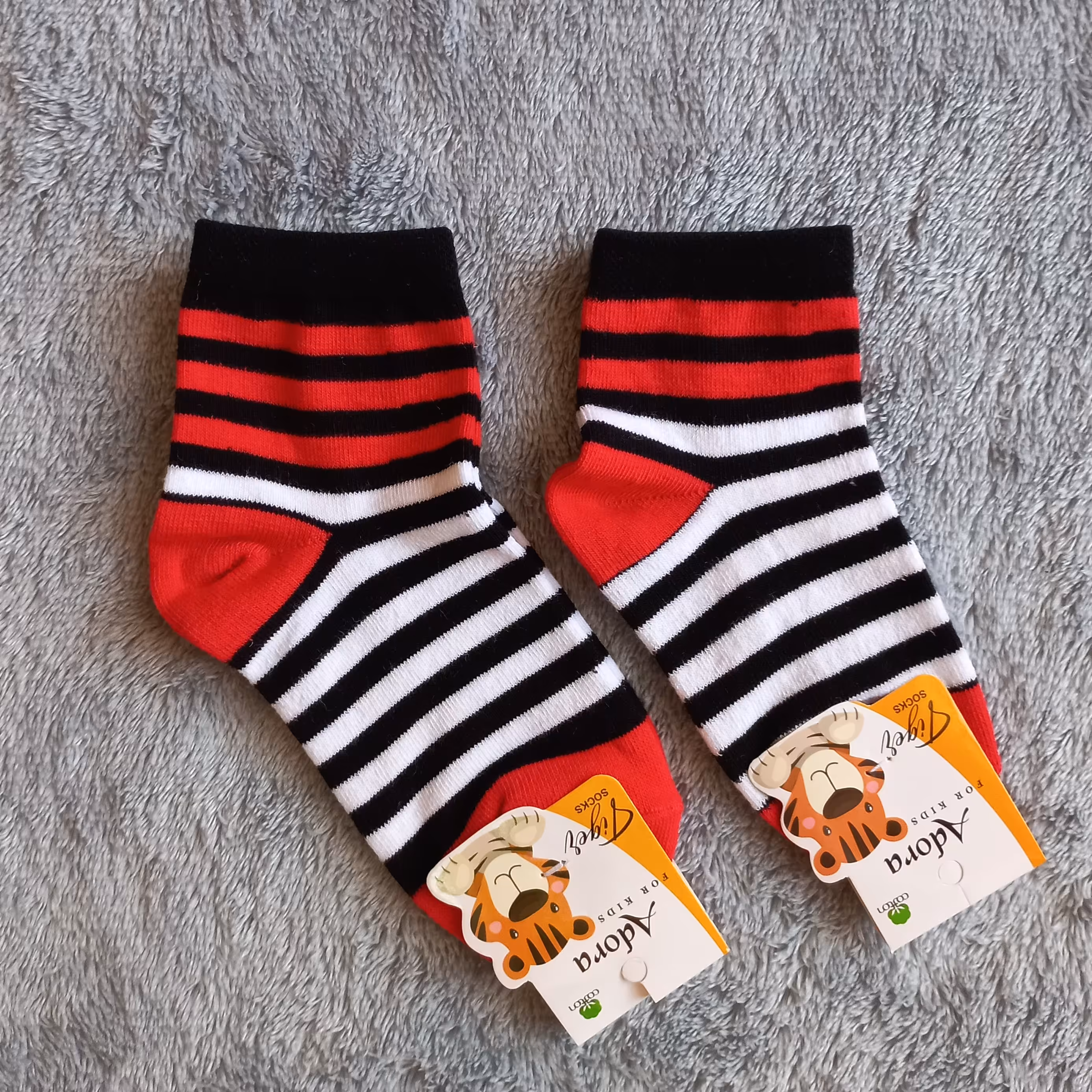 جوراب پسرانه نیم ساق راه راه