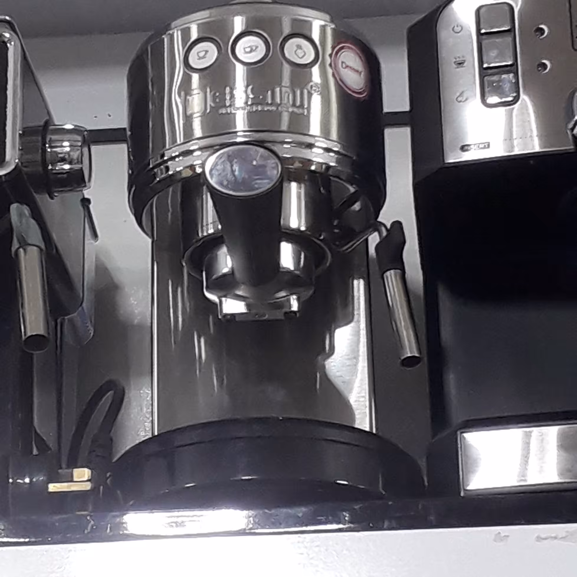 جدیدترین اسپرسو ساز دسینی اصل
مدل2424، جنس تضمینی اورجینال
