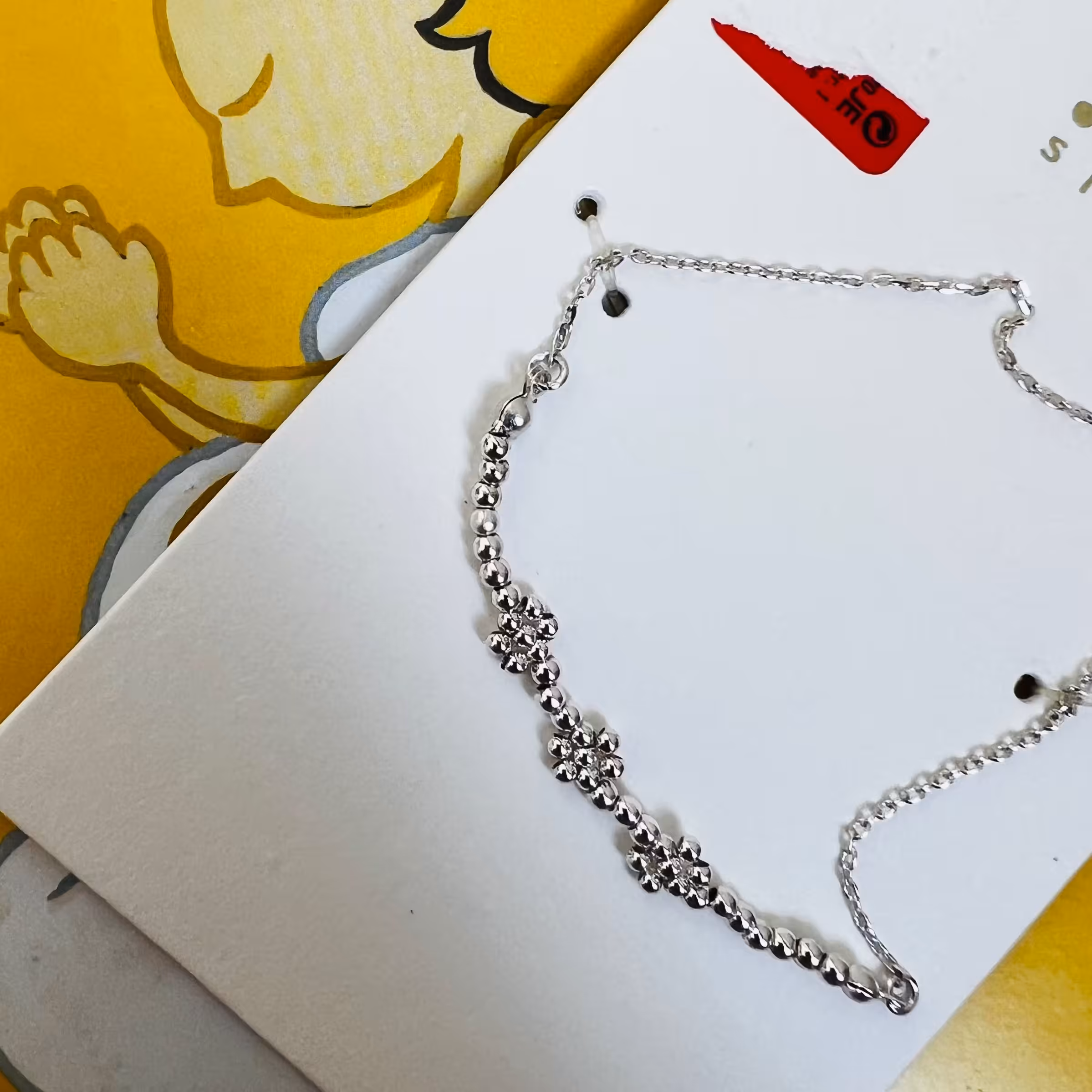 دستبند مهره ای نقره ای قابل تنظیم روی دست