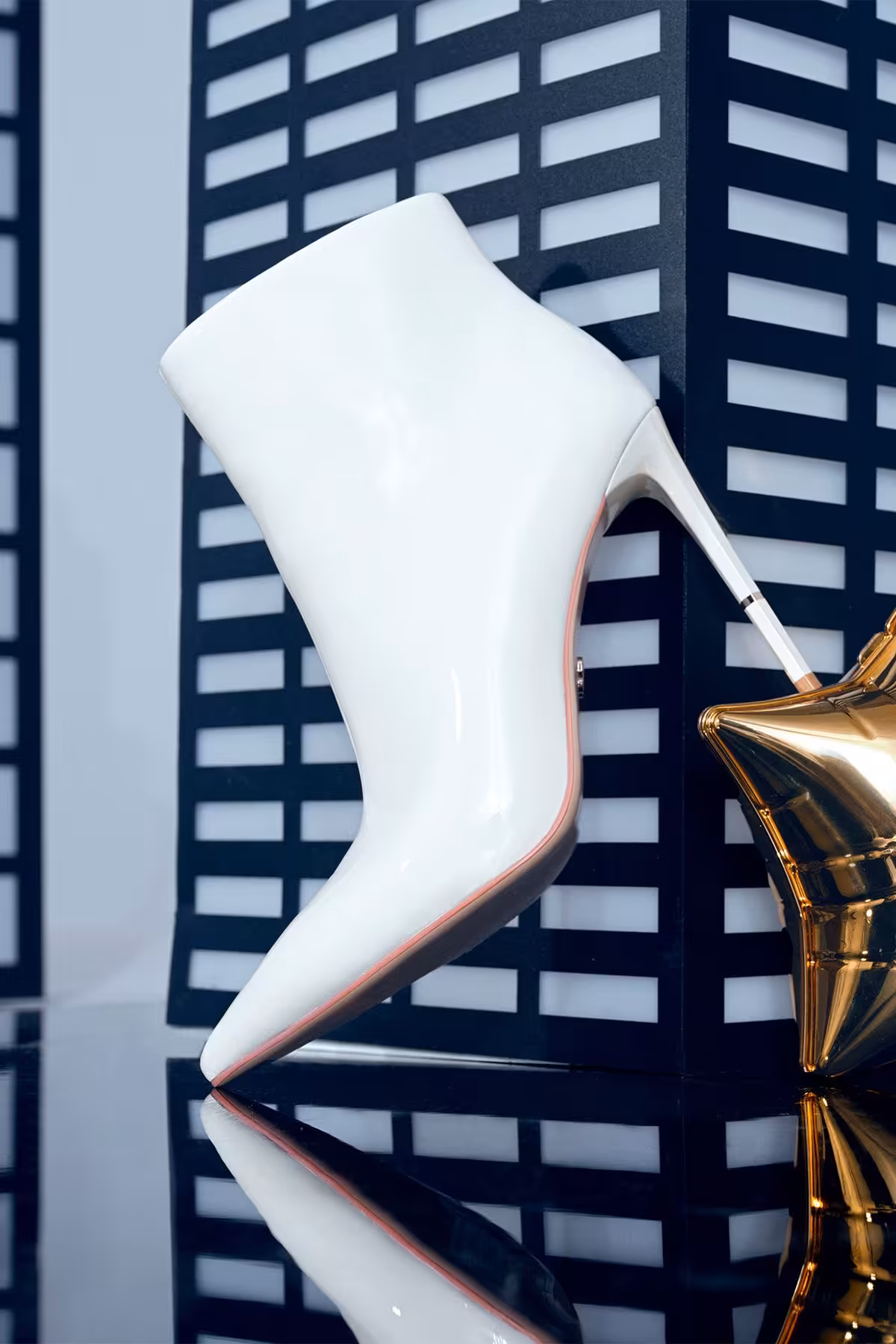 چکمه و بوت سفید زنانه پوتین اورجینال Derimod