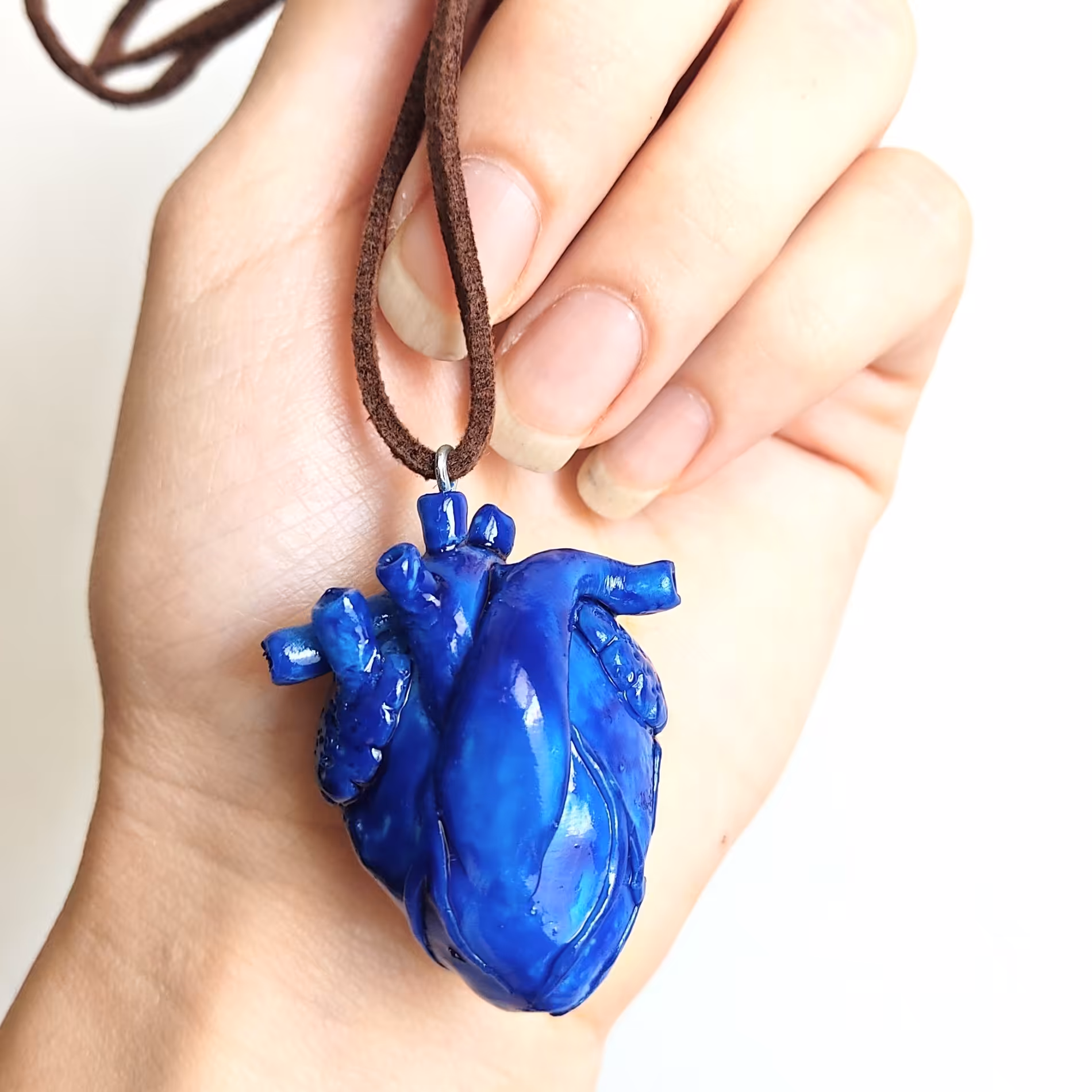 گردنبند قلب آناتومیک آبی (قلب آبی،  قلب طبیعی، قلب آناتومی، قلب واقعی ، قلب انسان، هدیه پزشکی ،کادو پزشک )