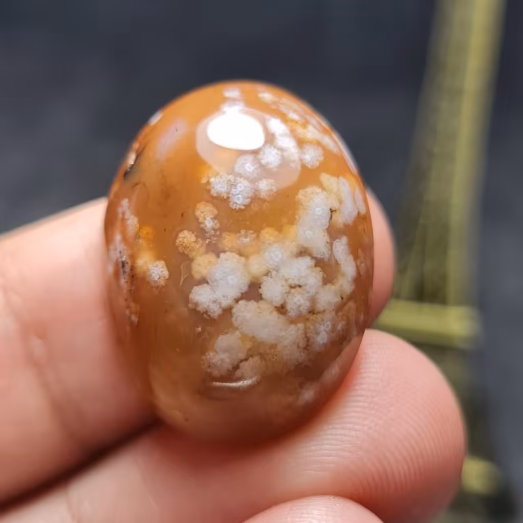  نگین فوق العاده زیبای سنگ عقیق بسیار خاص صد درصد طبیعی خراسانی اصل معدنی 
کد 27403