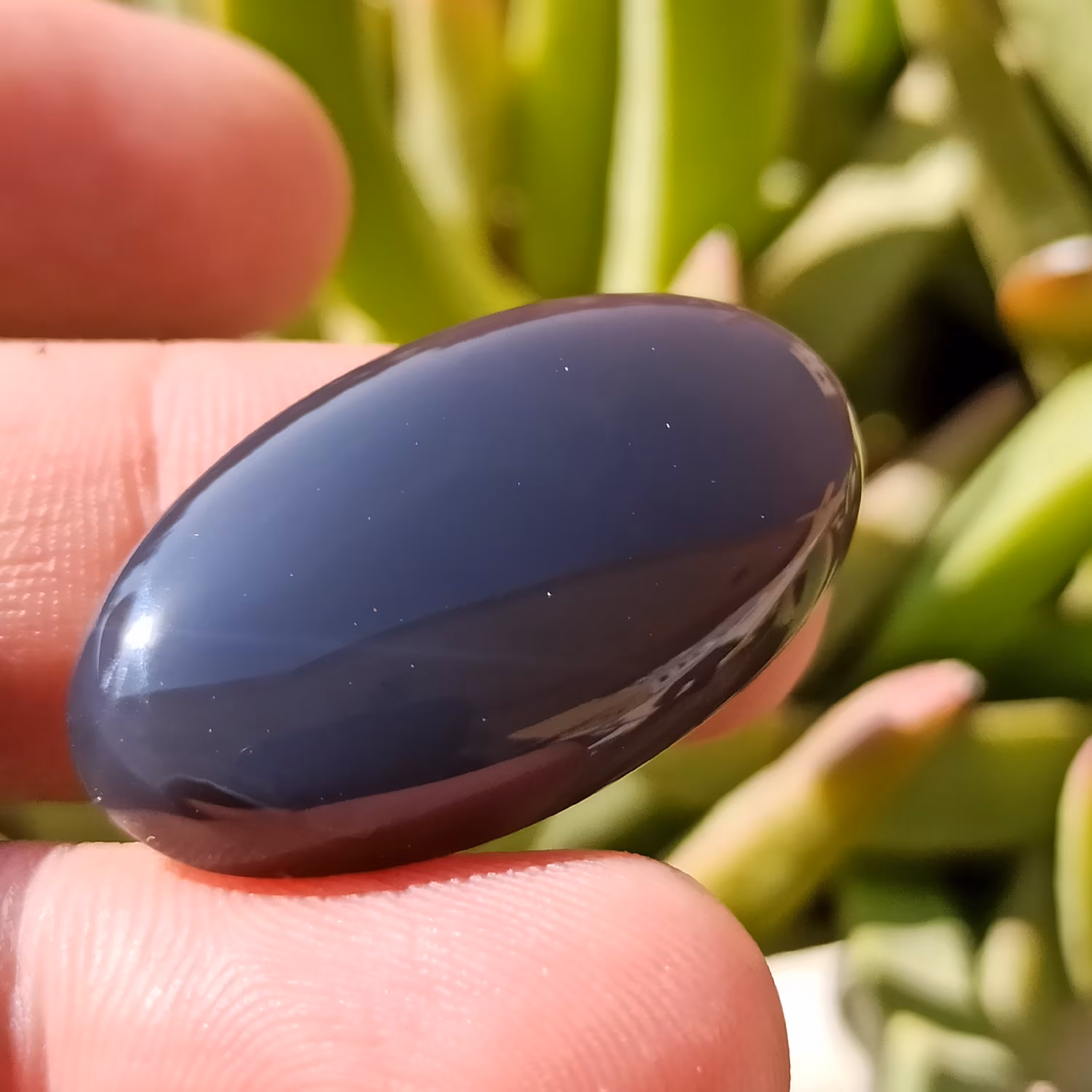 نگی عقیق آبی کبود دودی لانه زنبوری اصل معدنی ( عقیق چال زنبوری ) کاملا طبیعی و اصل معدنی 