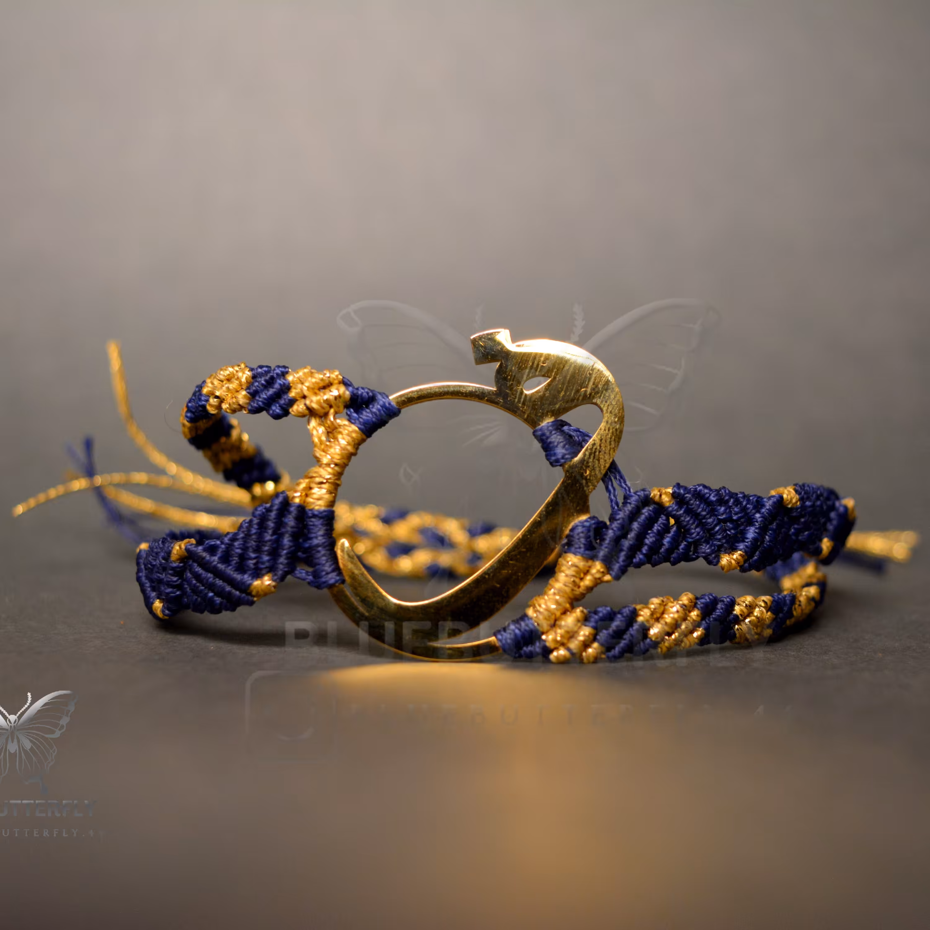 دست بند میکرو مکرومه طرح حروف پارسی