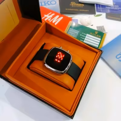 ساعت مچی دیجیتالی پسرانه و دخترانه اسپورت با کیفیت جنس عالی مشکی