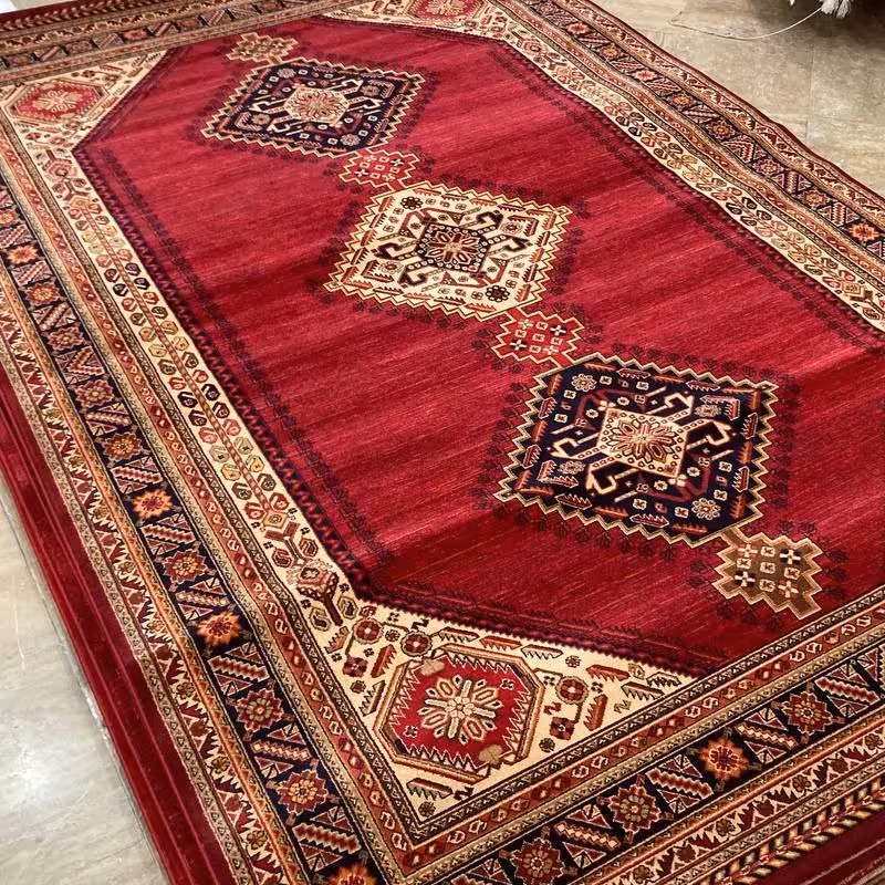 فرش لاکی طرح گبه شانه 500 و تراکم 1000 با جنس نخ پلی پرو پیلن با سایز  1 در 1.5