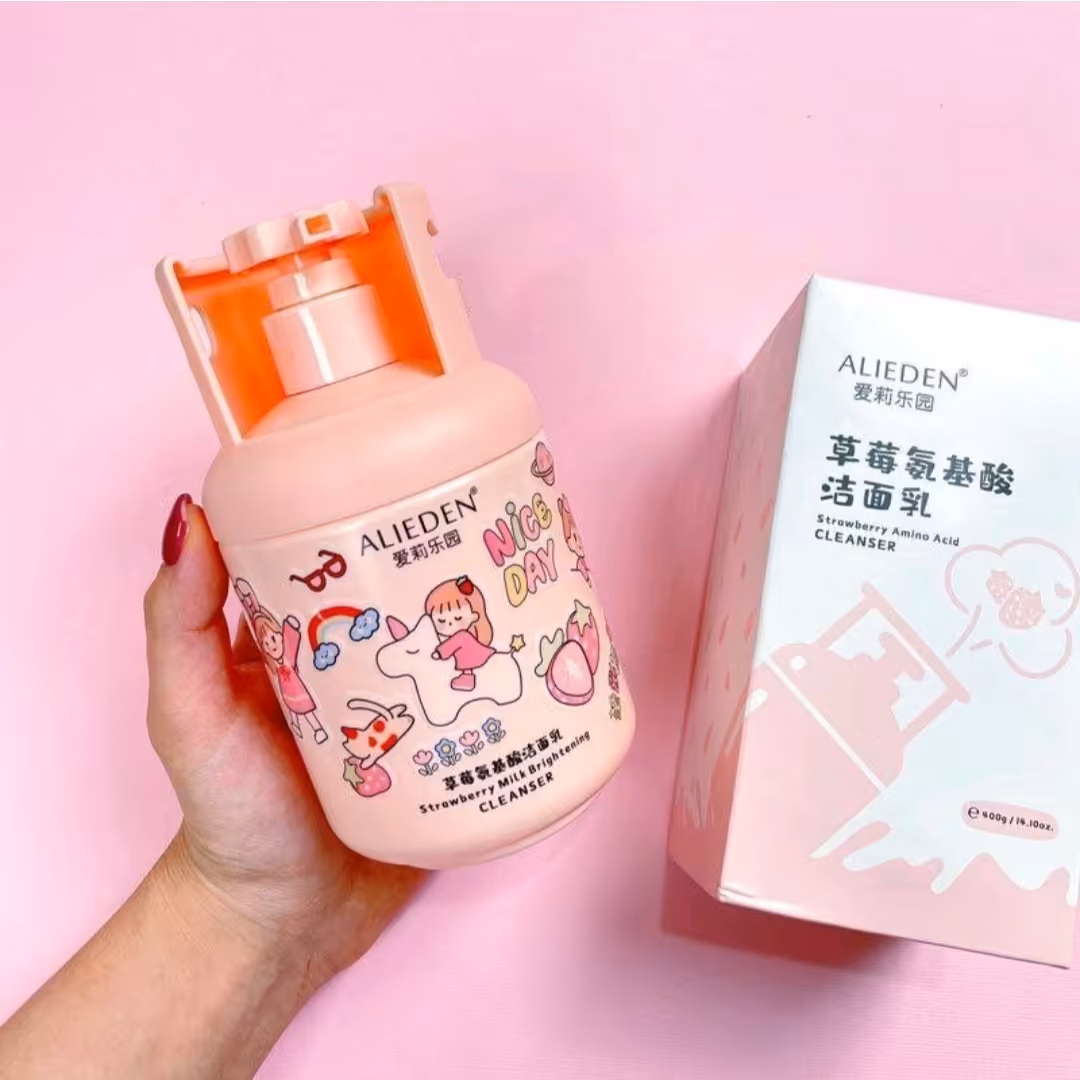 فوم شستشو کپسولی پمپی شیر توت فرنگی