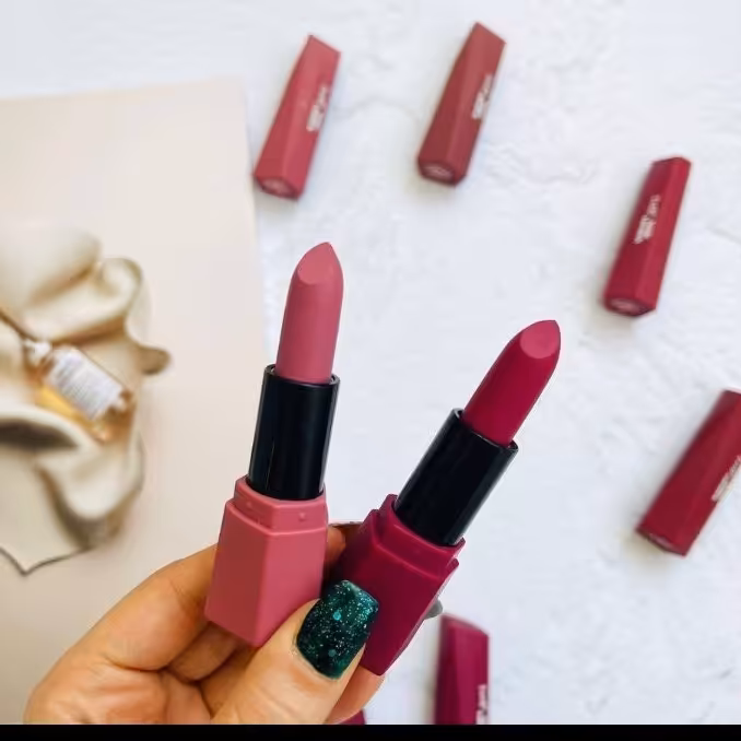 رژلب جامد تستر دار تاتو