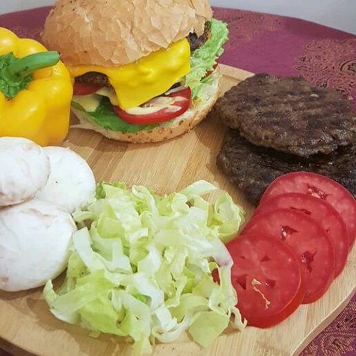 همبرگر مخلوط گوشت شتر و گوساله