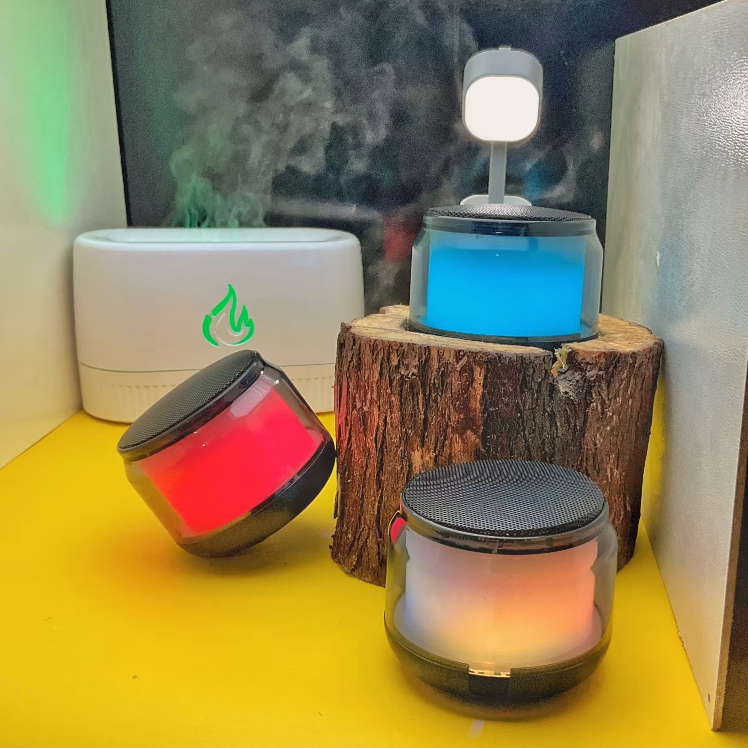 اسپیکر(mini music) بسیار باکیفیت و دارایه رقص نور در سه حالت مختلف