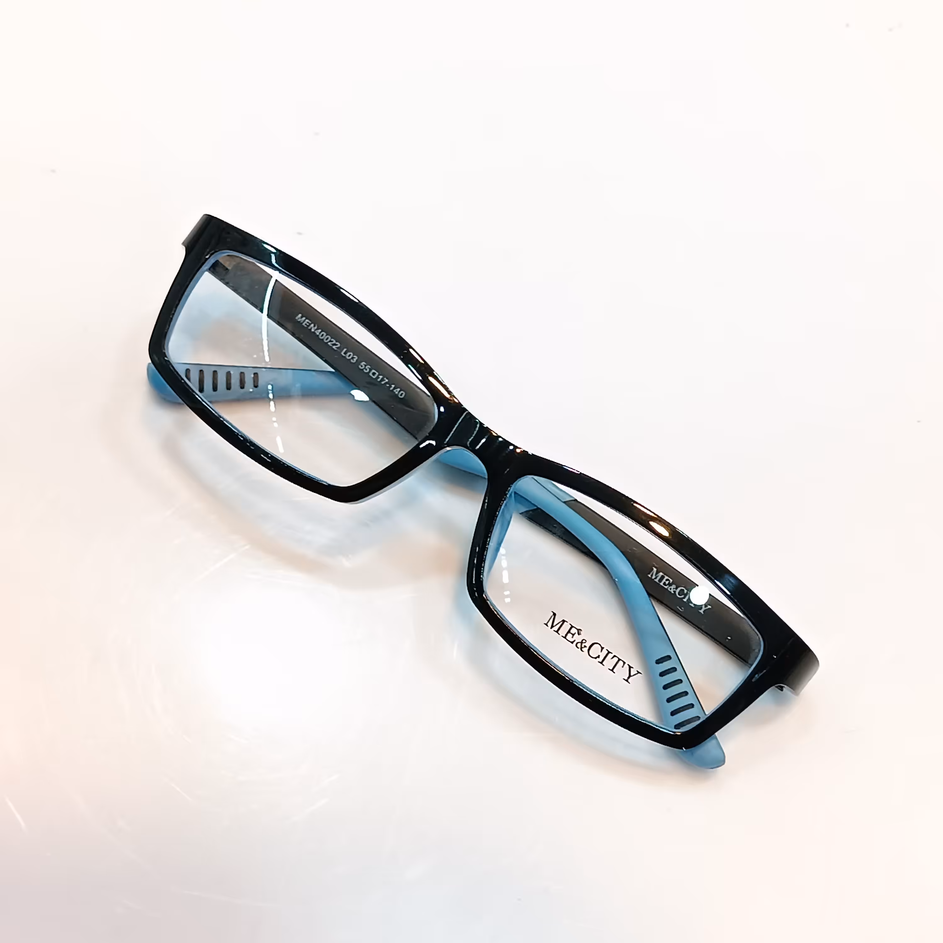 عینک طبی اسپرت کایوچویی سبک وزن 18گرم عدسی کشیده پهنا کم با قابلیت تعویض عدسی های جدید نمره دار رنگ آبی آسمانی و مشکی 