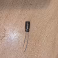 خازن الکترولیت 10 میکرو فاراد 63 ولت پک بسته 30 عددی  کد محصول 31