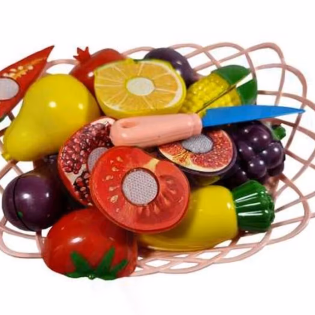 میوه برشی،همراه با کارد و تخته برش،سبد برای نگهداری میوه