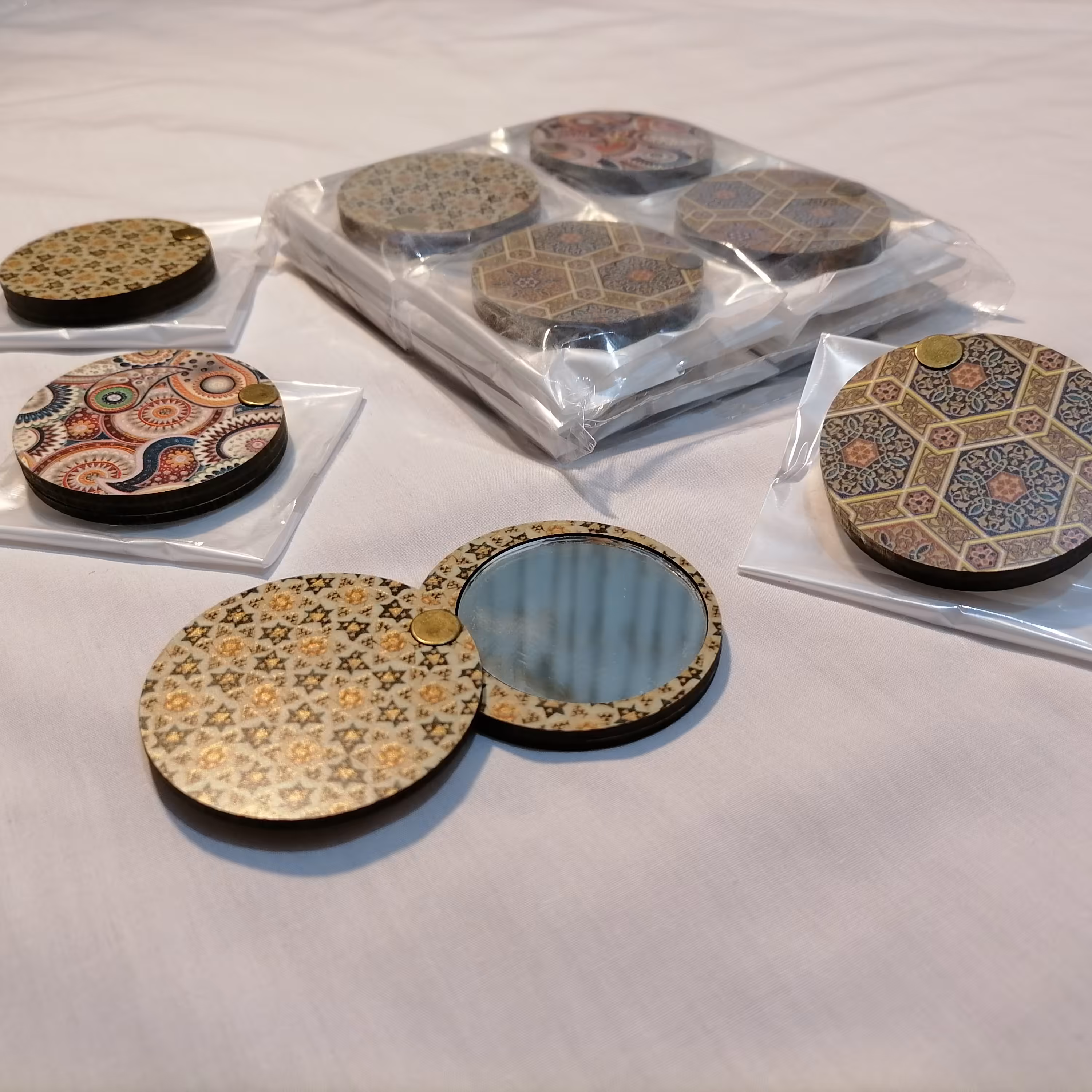 آینه چوبی سنتی چرخشی