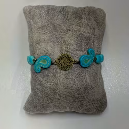 دستبند مدل آسانسوری با مهره های طرح فیروزه آبی طرح بته جقه وعدسی و خرج کار برنزی شمسه