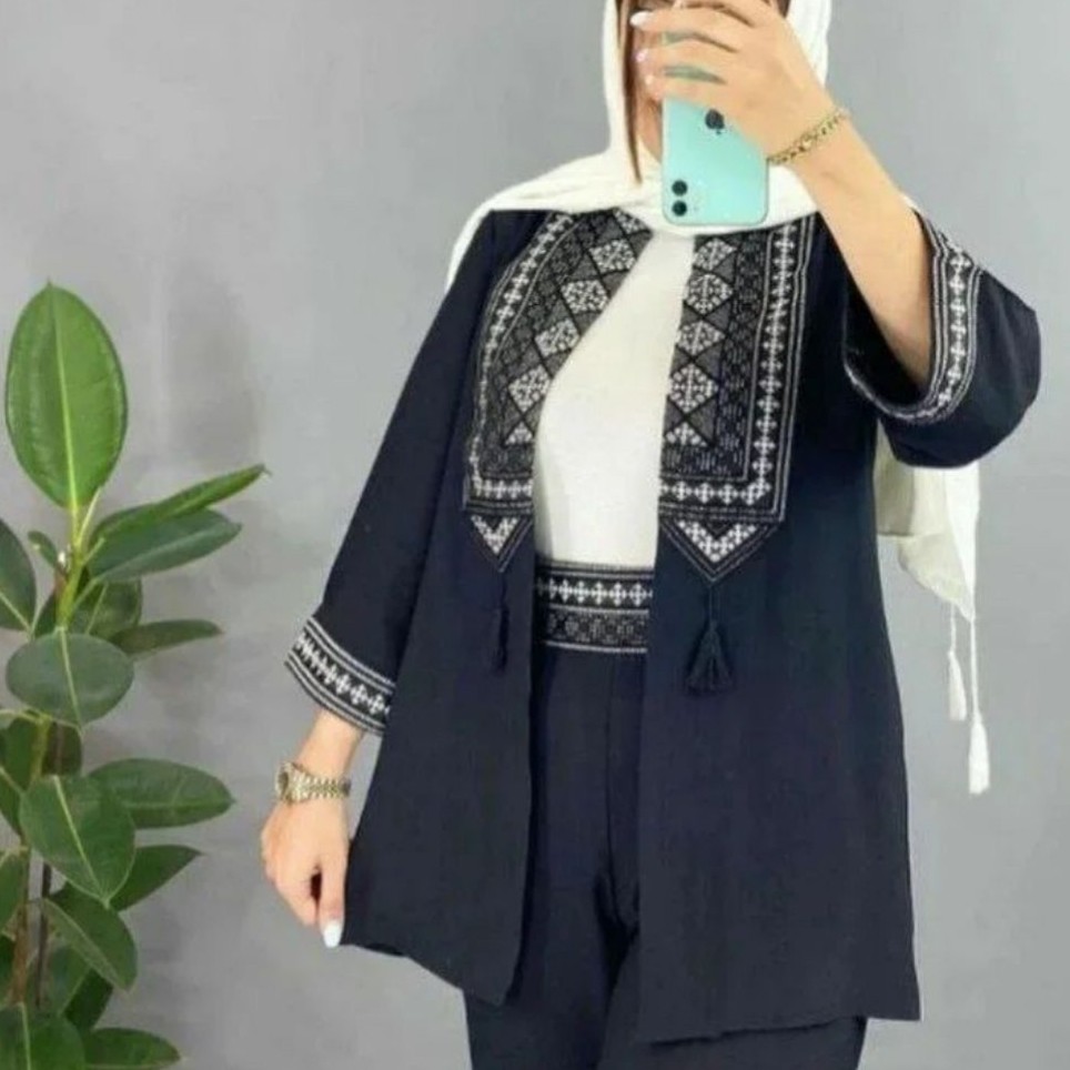 شناسه 34532
نام  مانتو شلوار کتیبه دار اعلا
فری سایز 38 تا 48
قد کت 86 قدشلوار 100
جنس  جنس کار ابروبادی درجه یک فری3848