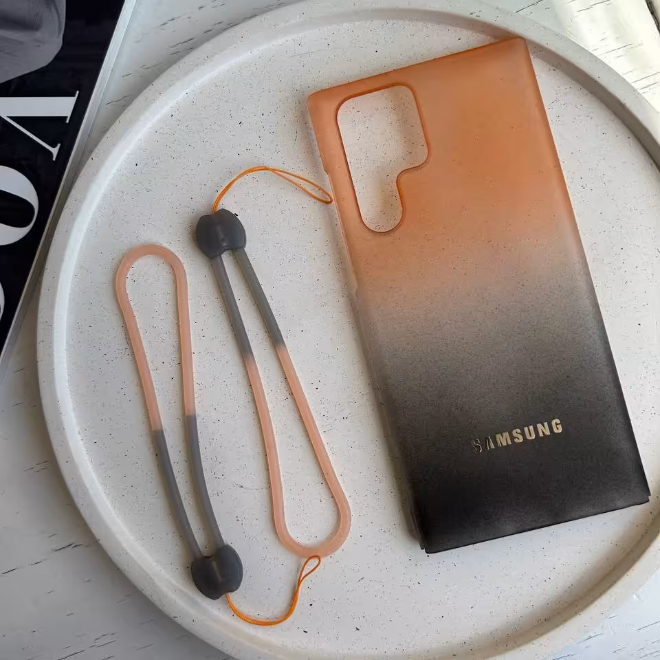 قاب گوشی مدل پی سی مشکی نارنجی به همراه بند سیلیکونی و لوگو فلزی برای سامسونگ و شیائومی 