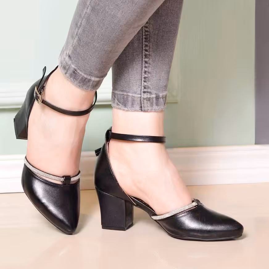 کفش مجلسی
مدل ساتیا
پاخوری خاص
زیره دلتا 5 سانتی ترک

size37 ta40پرفروش
